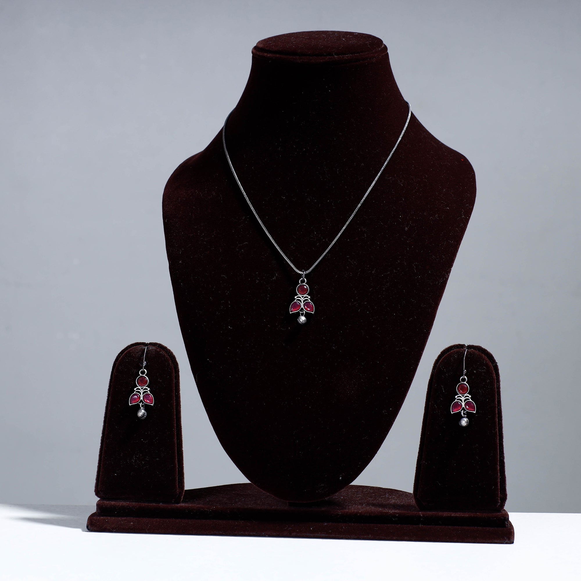 WHITE RIVER STORIES Antique Silver Finish Oxidised Brass Base Necklace set