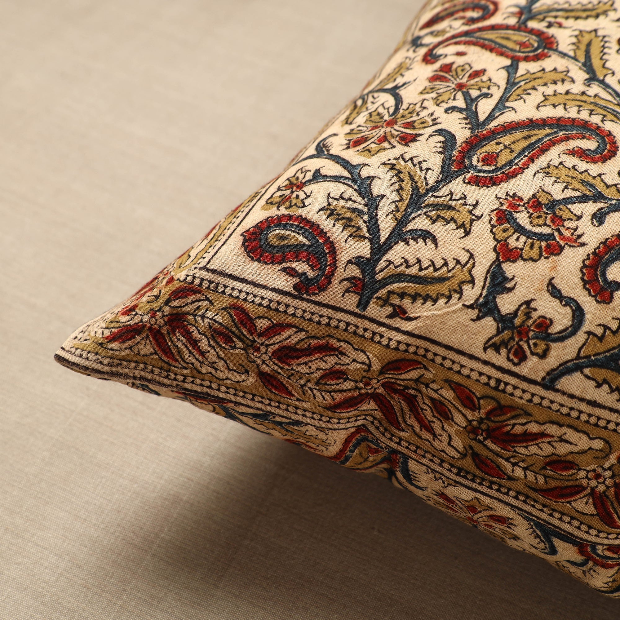 PITCHUKA SRINIVAS KALAMKARI PEDANA Beige - Original Pedana Block Print Cotton Kalamkari Cushion Cover 19 - view 2