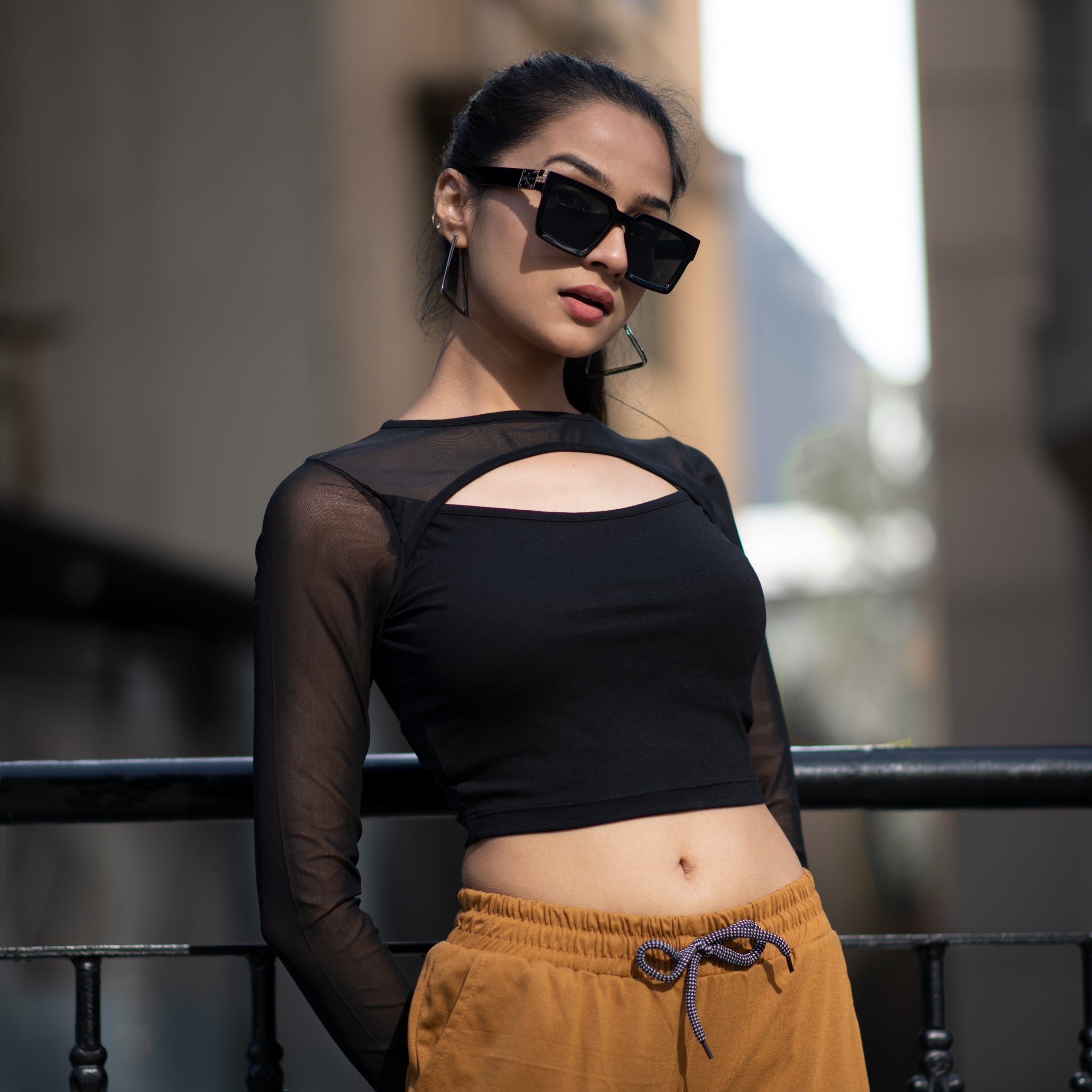 Baddie Keyhole Mesh Trim Knit Top – Black