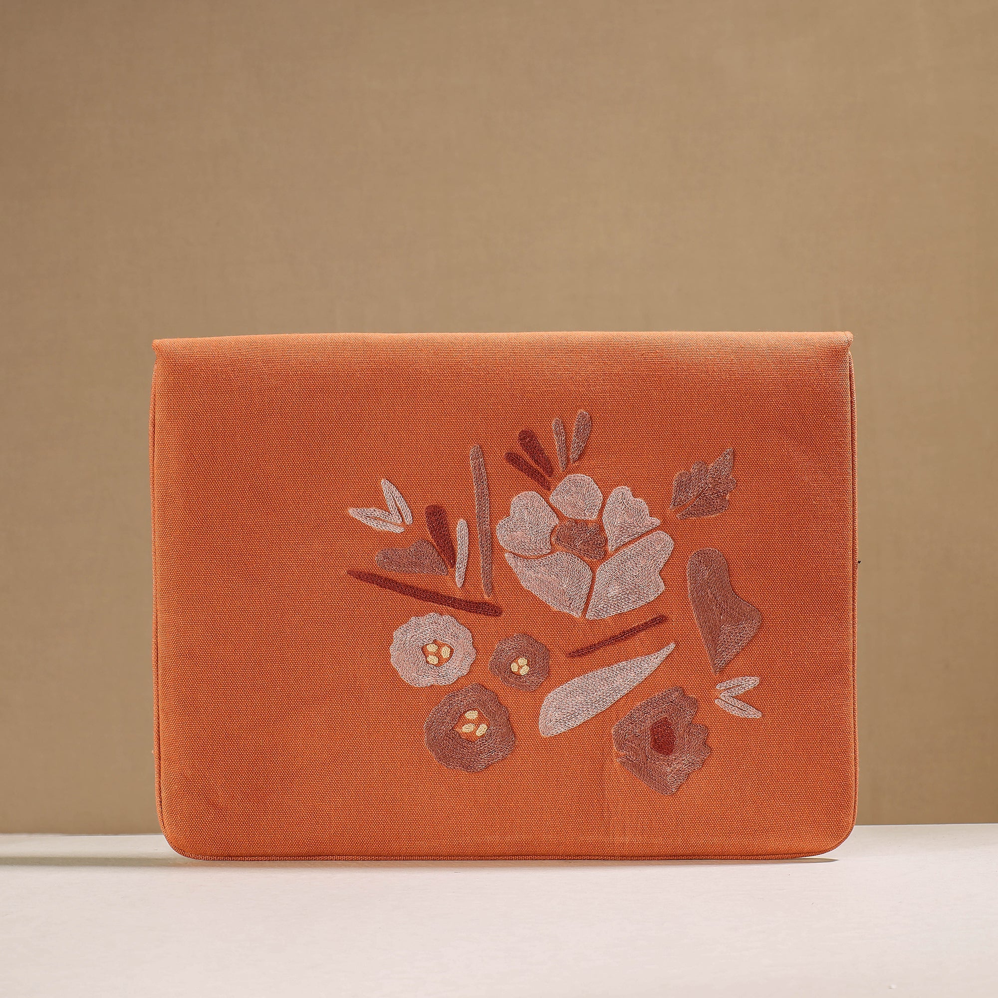 ITOKRI CRAFTS INITIATIVE Aari Hand Embroidery Cotton Duck IPad Sleeve (10 x 13 in)