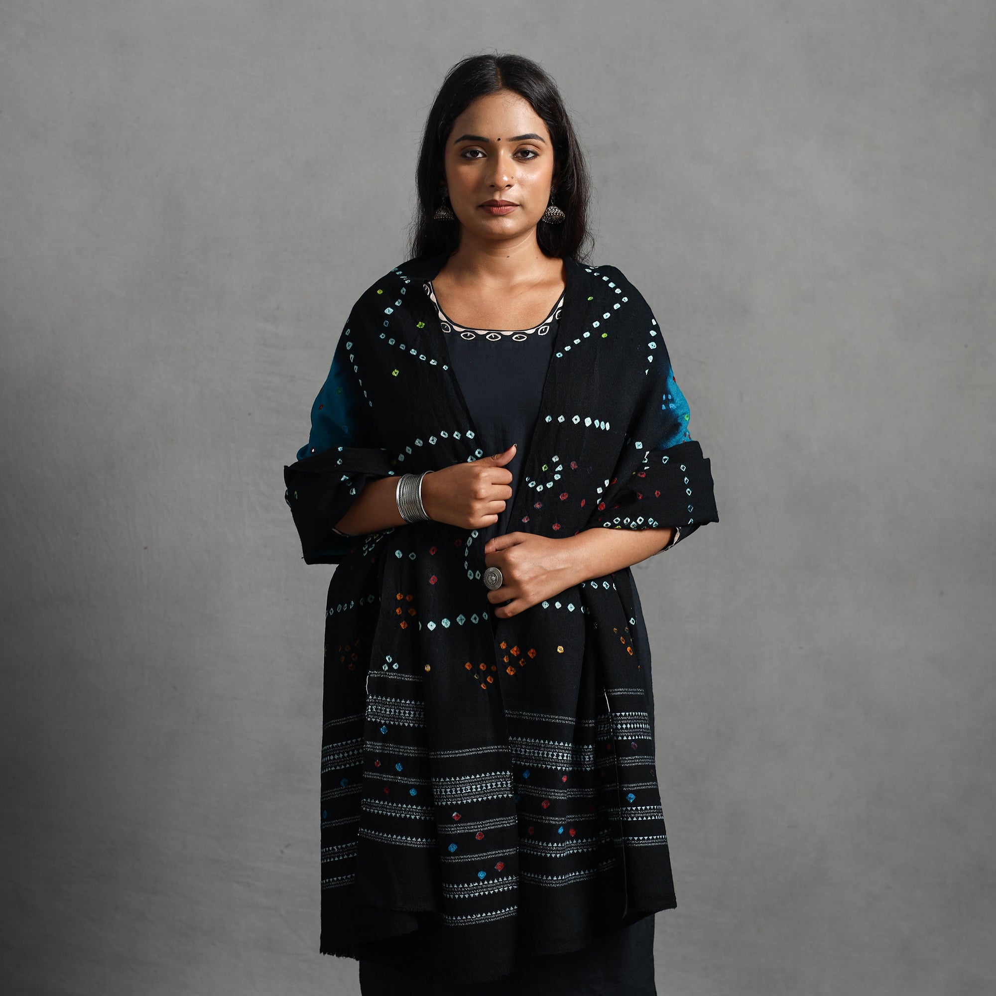 VANKAR BHIMJI KANJI Black - Kutch Mirror Work Handwoven Bandhani Bagida Woolen Shawl 08