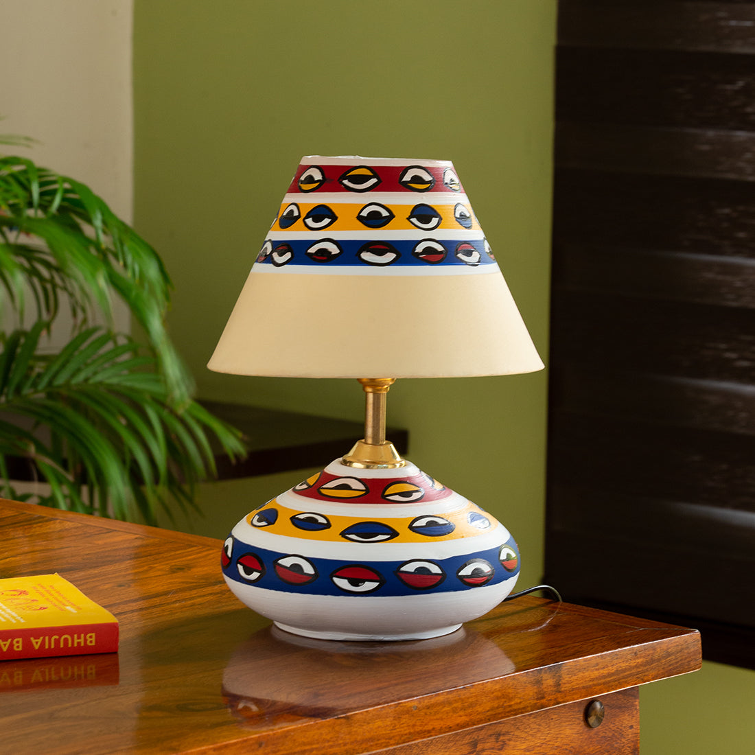 EXCLUSIVELANE 'The Eye of Horus' Handpainted Flat Matki Terracotta Table Lamp (11 inch)
