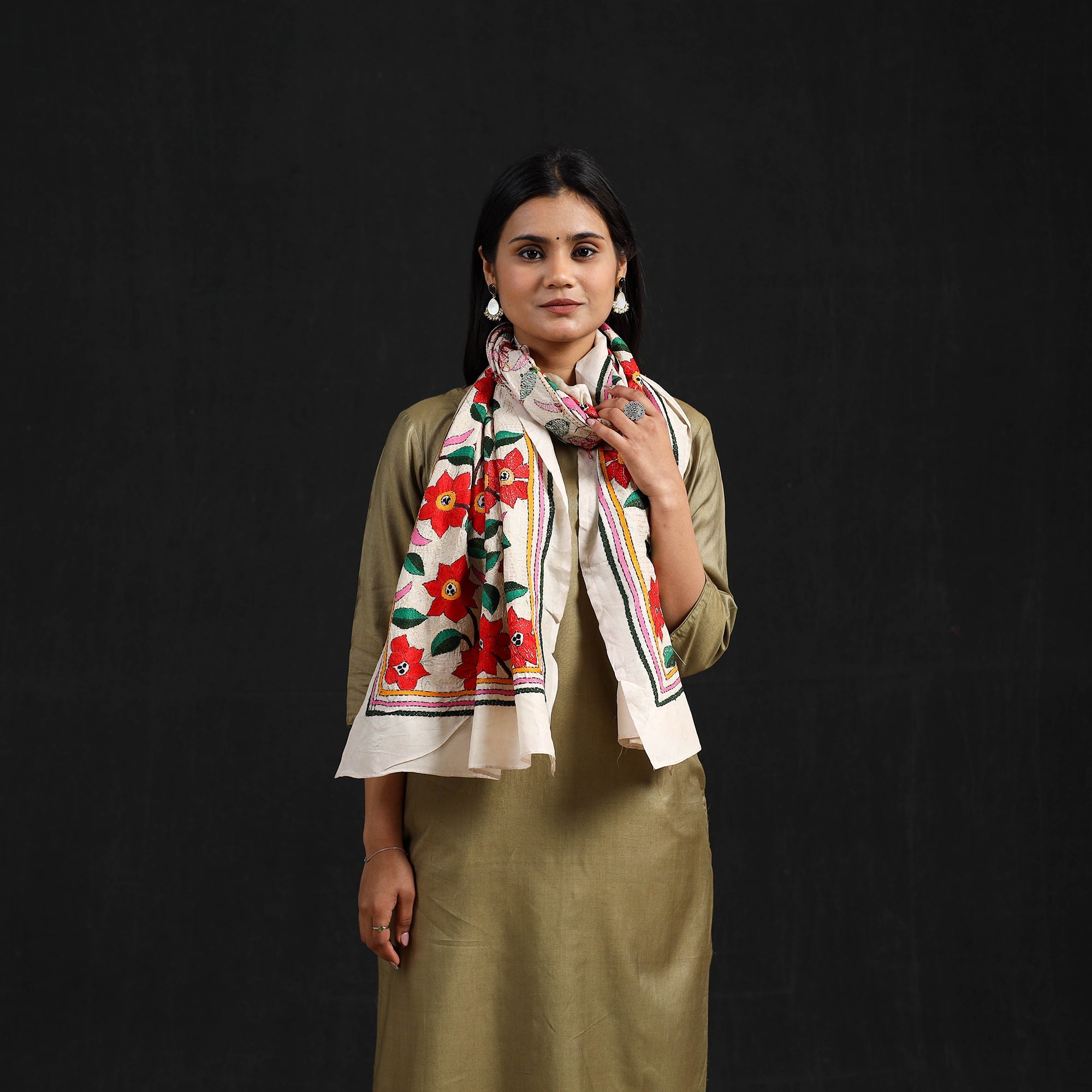AFROZA KHATUN KANTHA ARTISTAN Beige - Handloom Silk Bengal Kantha Work Stole 66 - view 2