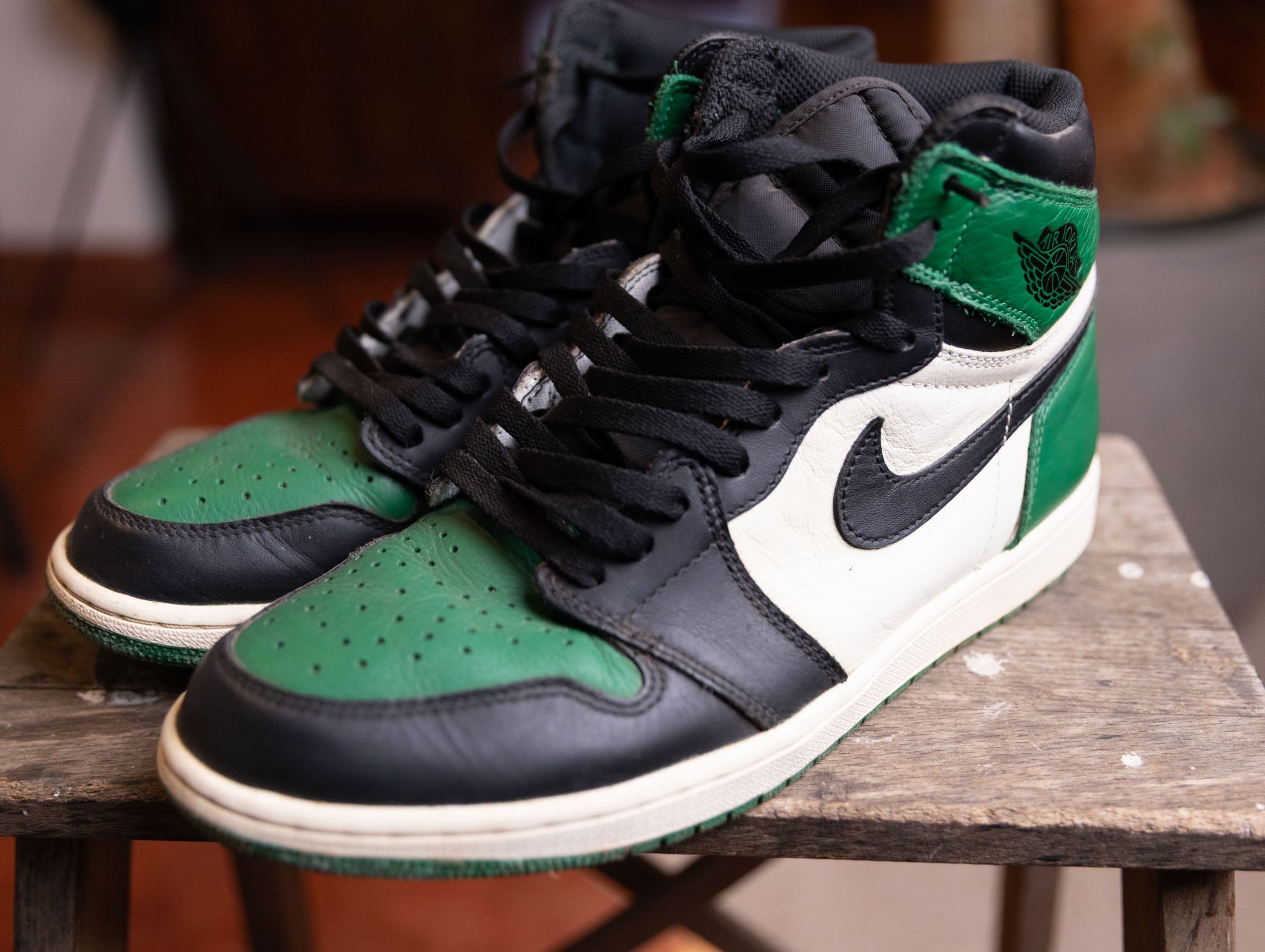 Nike Air Jordan 1 Retro High OG Pine Green - view 2