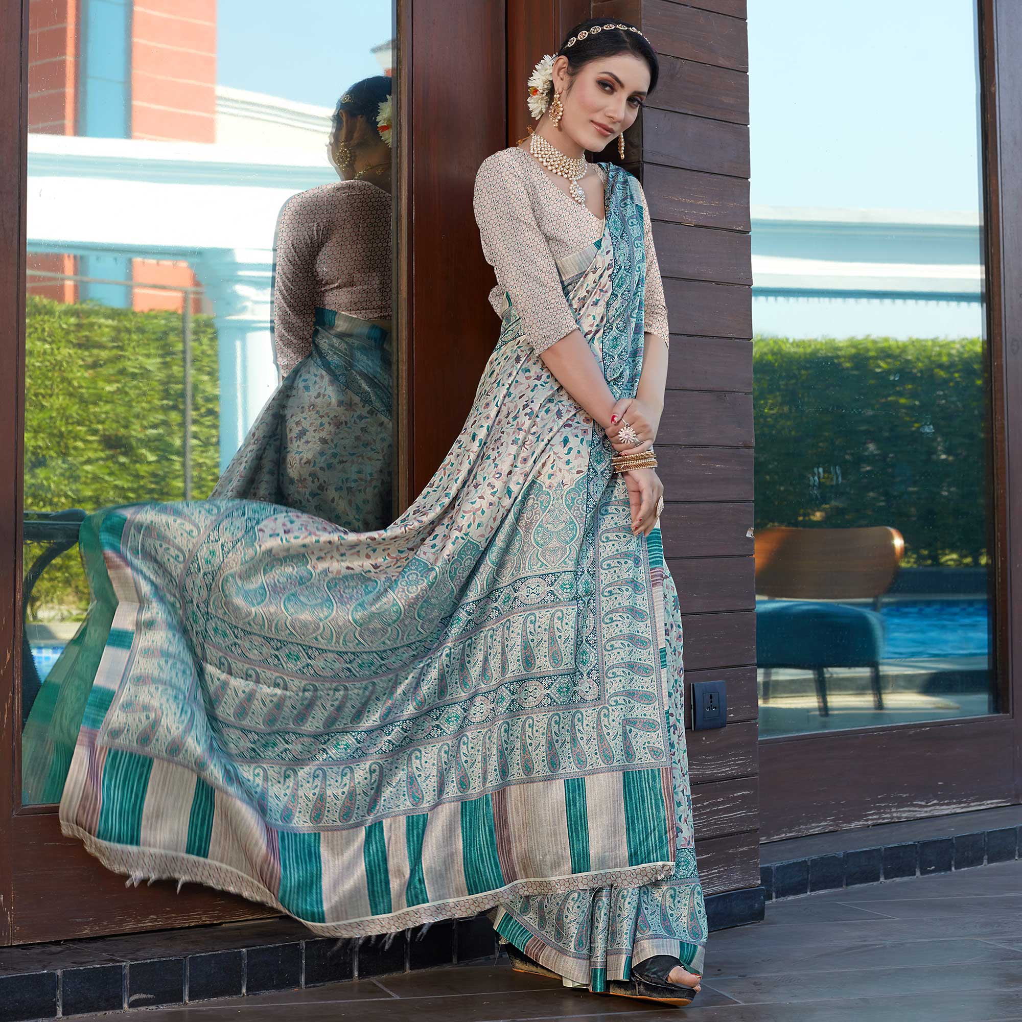 Peachmode Cream Digital Printed Pashmina Saree - view 4