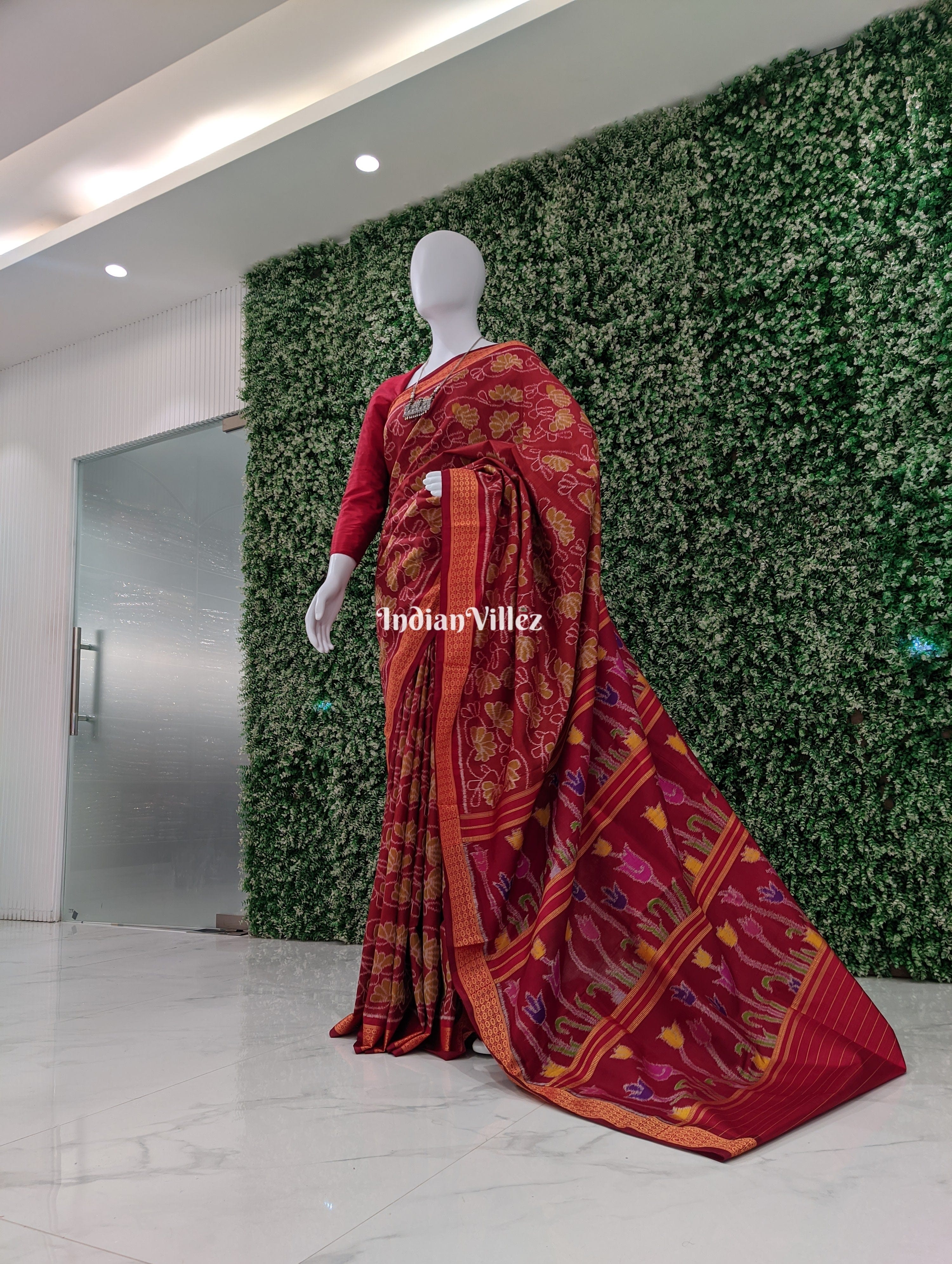 IndianVillèz Brick Red Contemporary Floral Odisha Handloom Silk Saree with Lotus Pallu - view 4