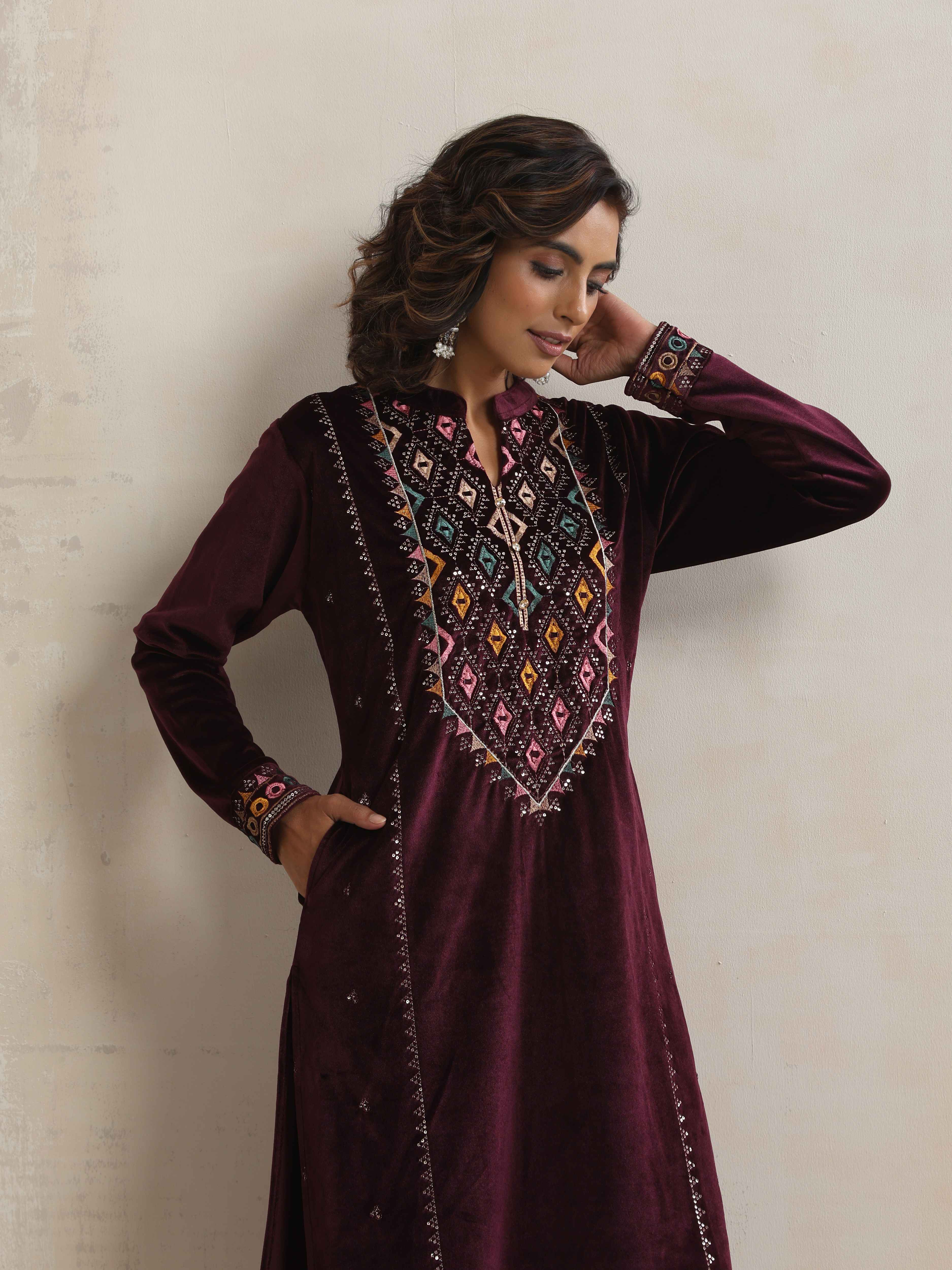 trueBrowns Purple Velvet Geometric Embroidered Kurta Pant Dupatta Set - view 7