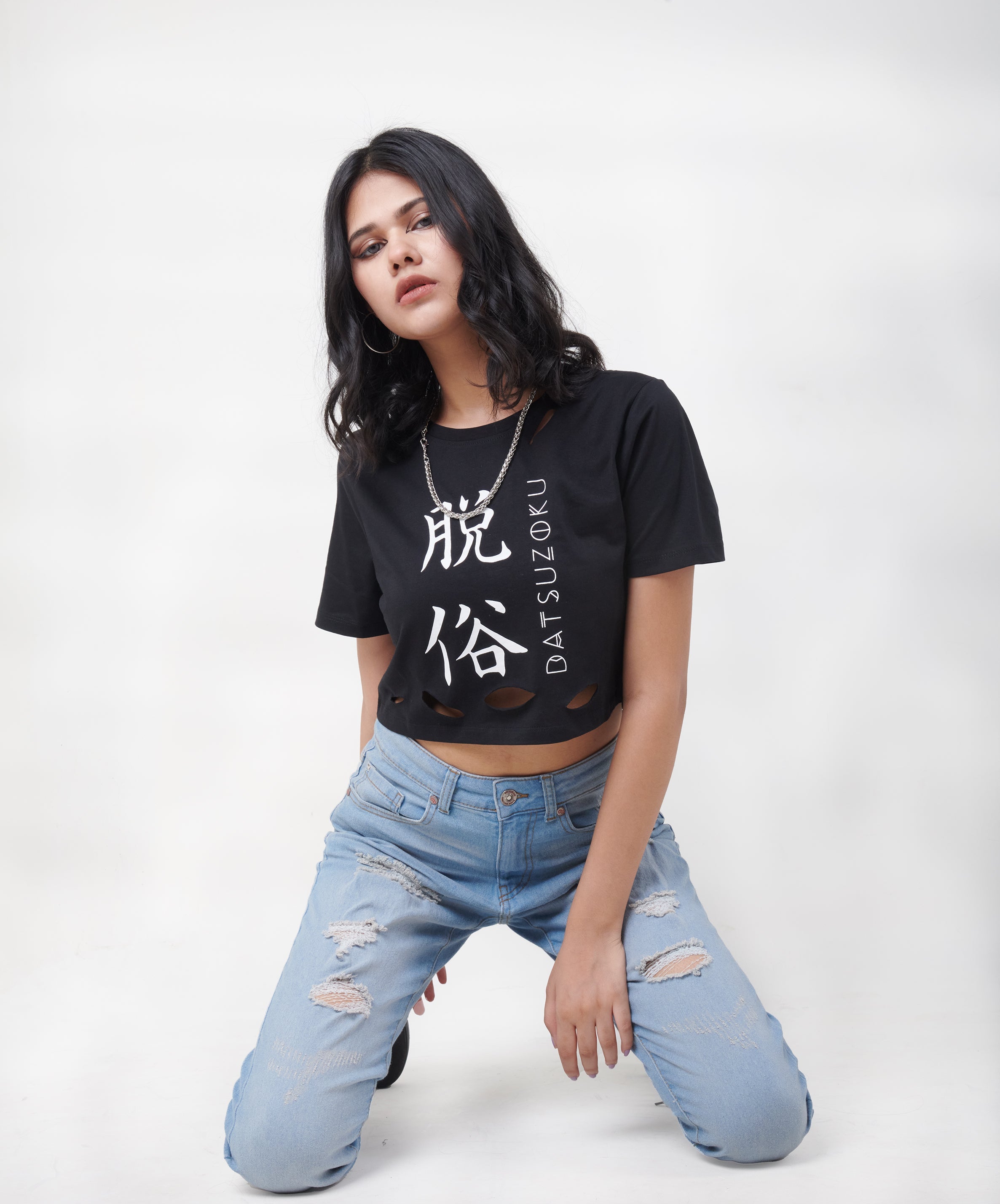 Baddie Ripped Graphic Crop Tee – Black