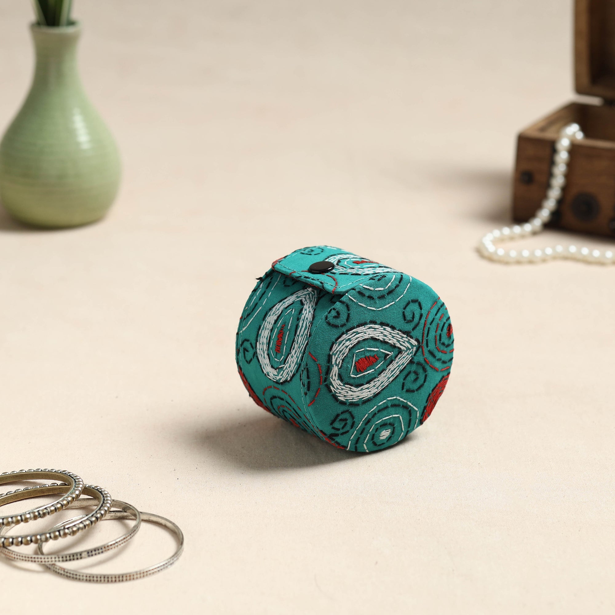 ASALKAAR Bengal Kantha Work Handcrafted Bangle Box (Small) - view 2