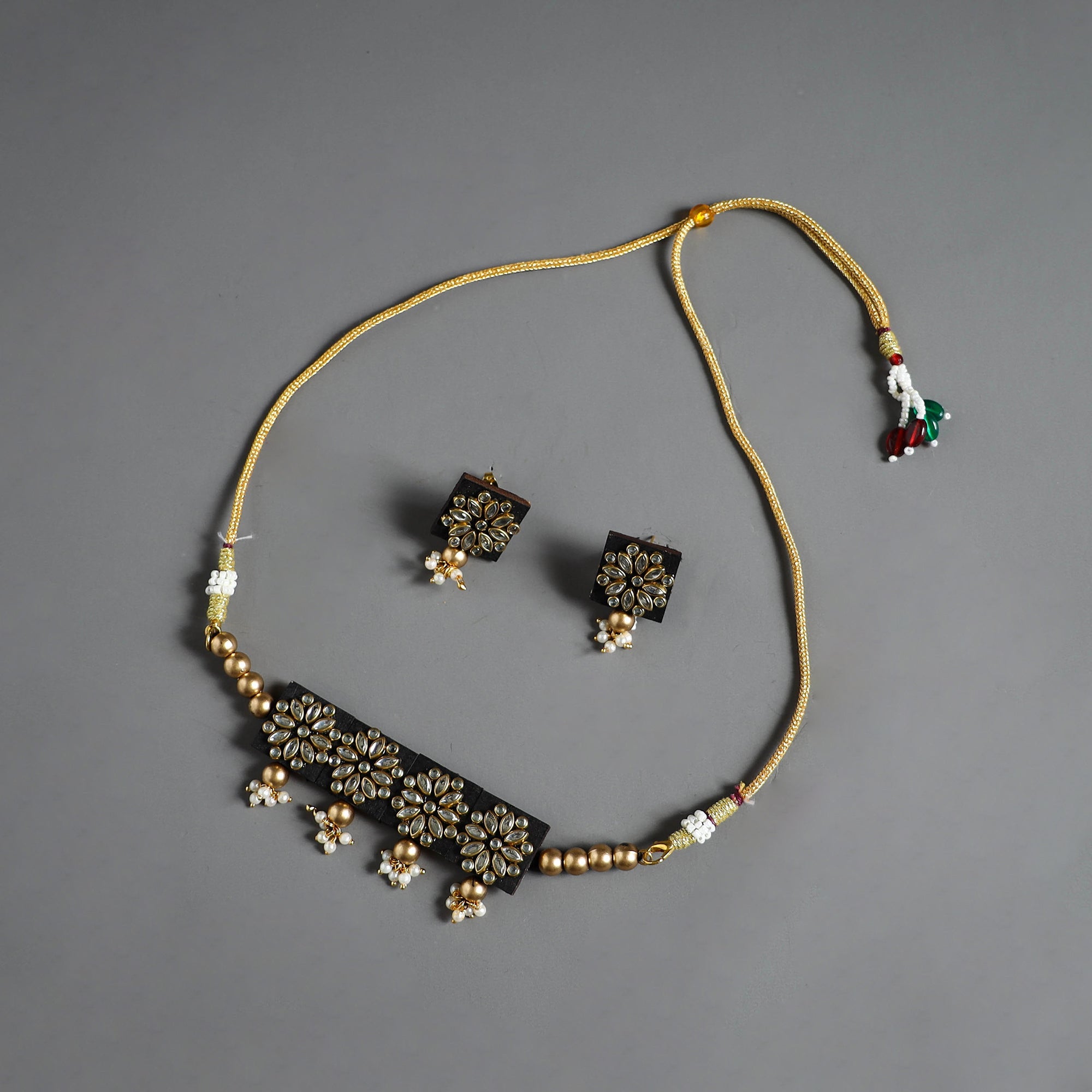 DIVINE GUIDANCE CREATIONS Handmade Kundan & Beadwork Choker Necklace Set 02 - view 2