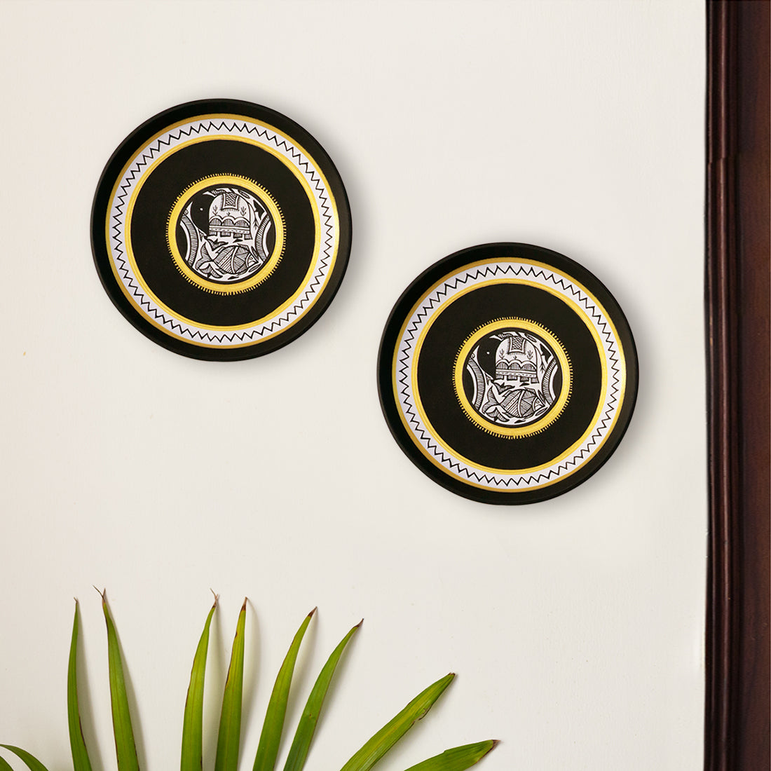 EXCLUSIVELANE 'The Madhubani Tales' Hand Painted Terracotta Wall Plates Wall Décor (8 inch, Set of 2, Black)