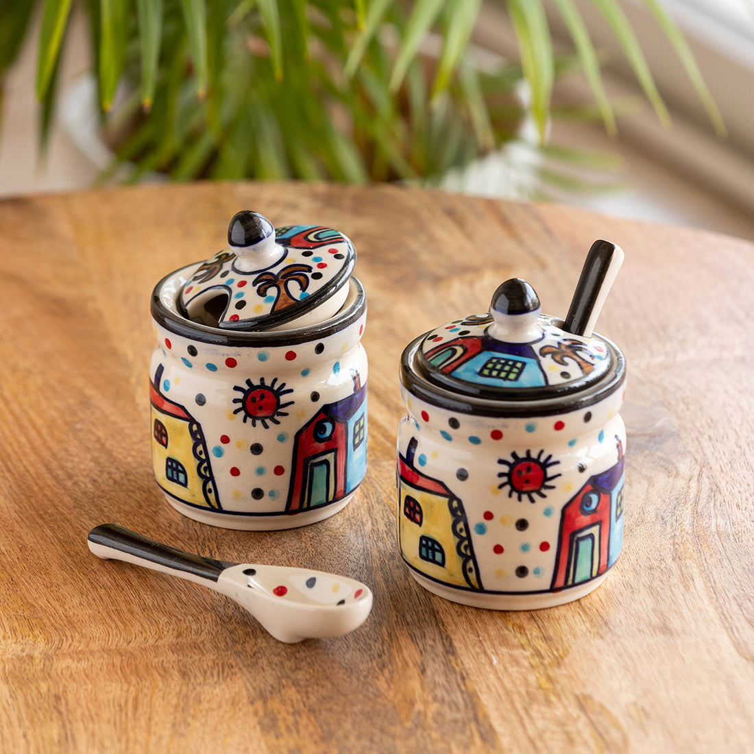 Ceramic pickle chutney – EXCLUSIVELANE 'Hut Handpainted' Ceramic Pickle & Chutney Jars With Spoons (Set Of 2)
