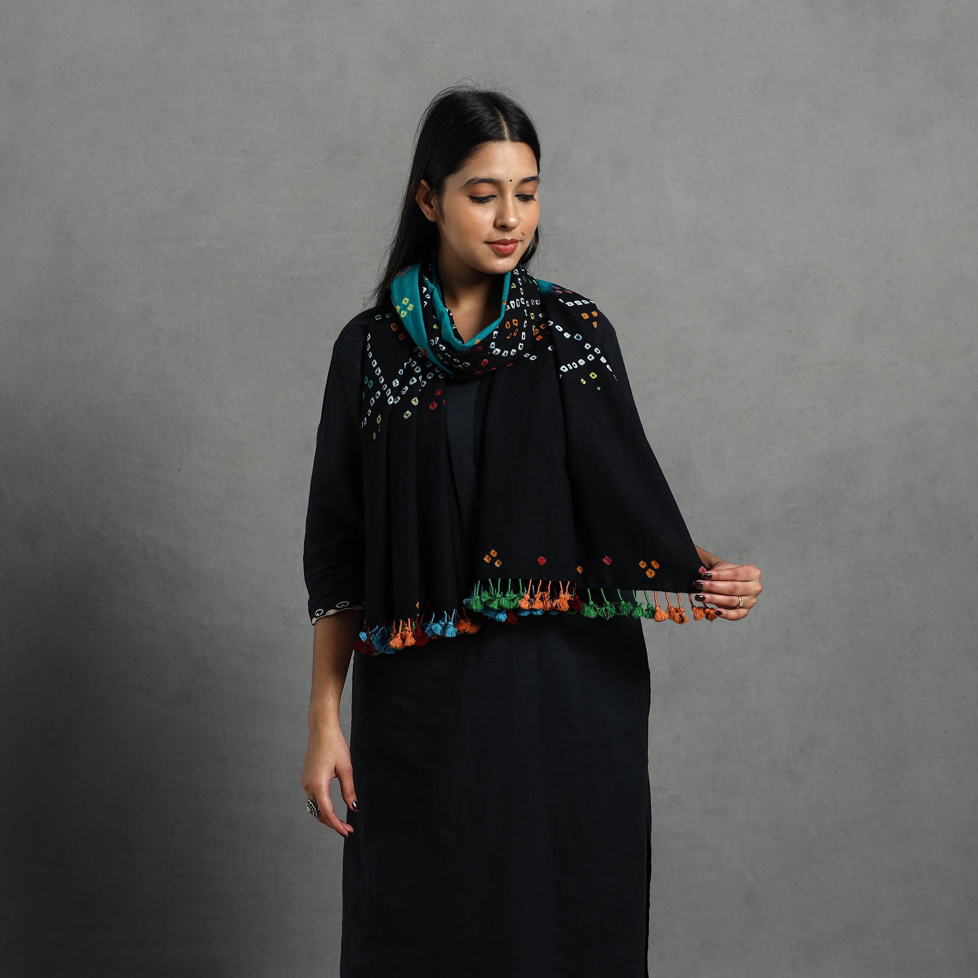 VANKAR BHIMJI KANJI Black - Kutch Handwoven Merino Wool Tie-Dye Bandhani Stole 04 - view 2