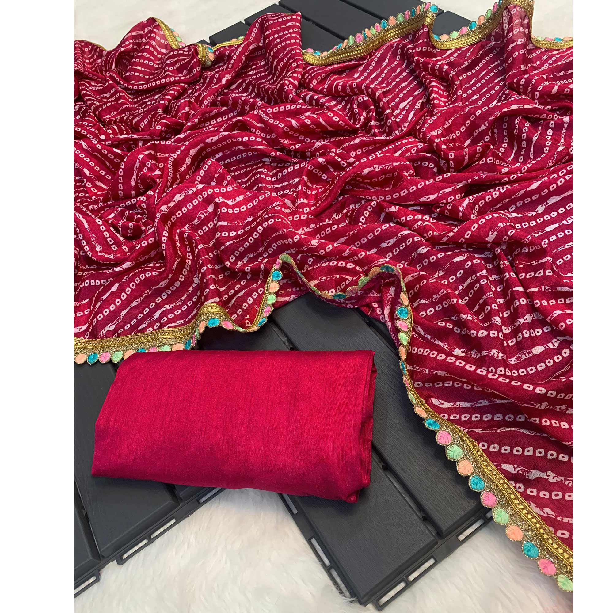 Peachmode Red Leheriya Printed Chinon Saree – Women's - view 3