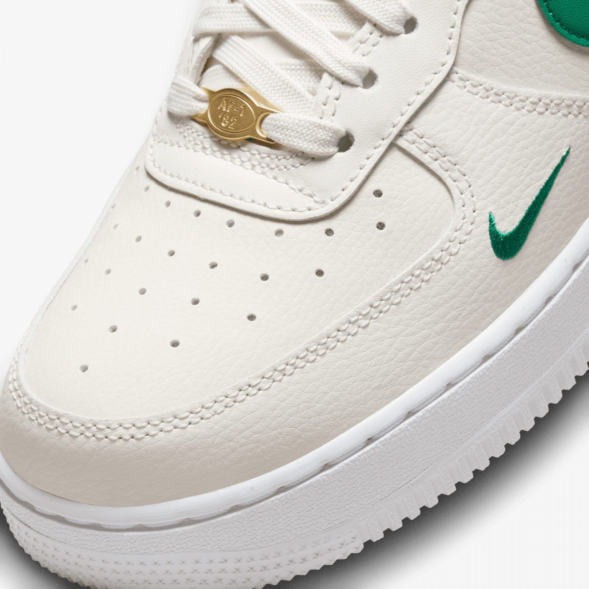 Nike | AIR FORCE 1'07 SE { WHITE-METALLIC GOLD - view 3