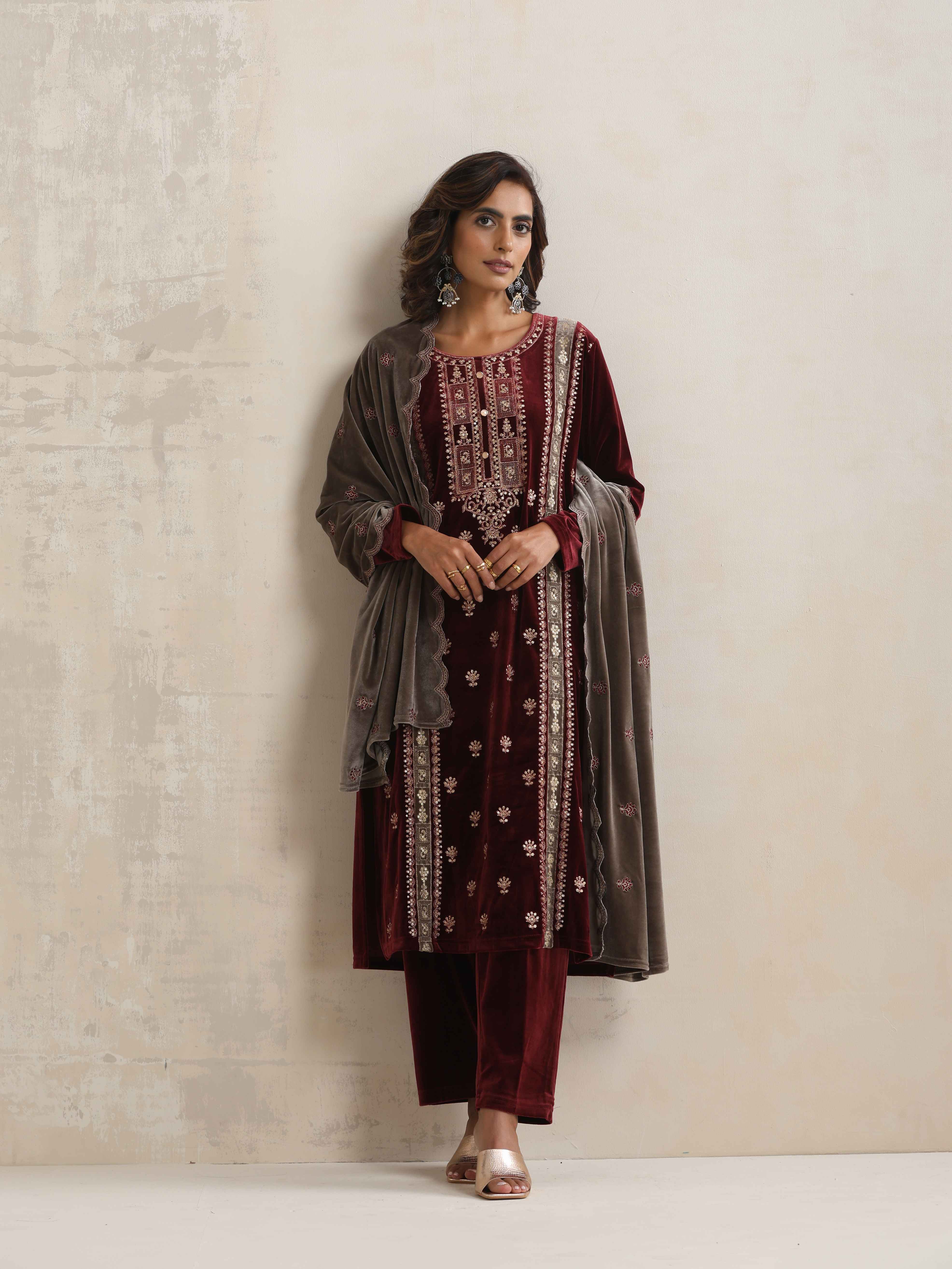 trueBrowns Maroon Velvet Embroidered Kurta Pant Dupatta Set - view 2