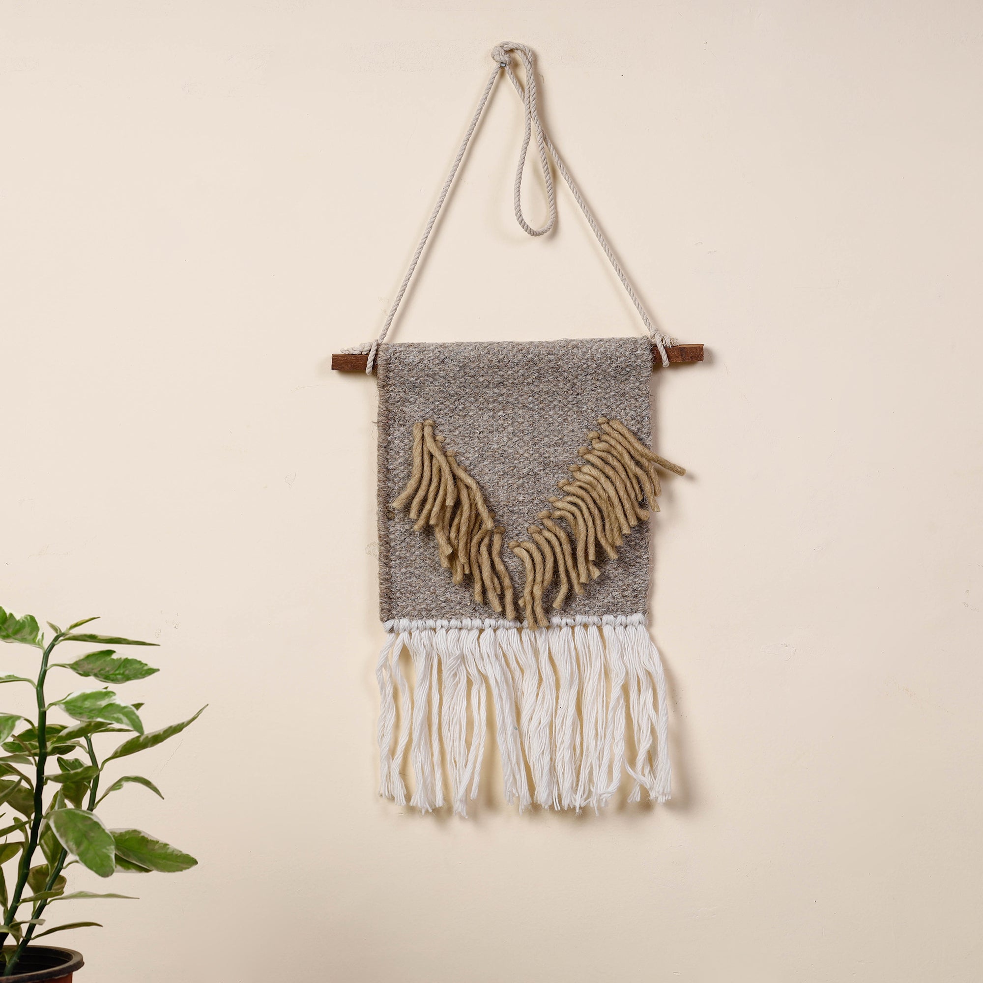 ITOKRI CRAFTS INITIATIVE Bhadohi Handwoven Wool Geometric Fringed Wall Hanging
