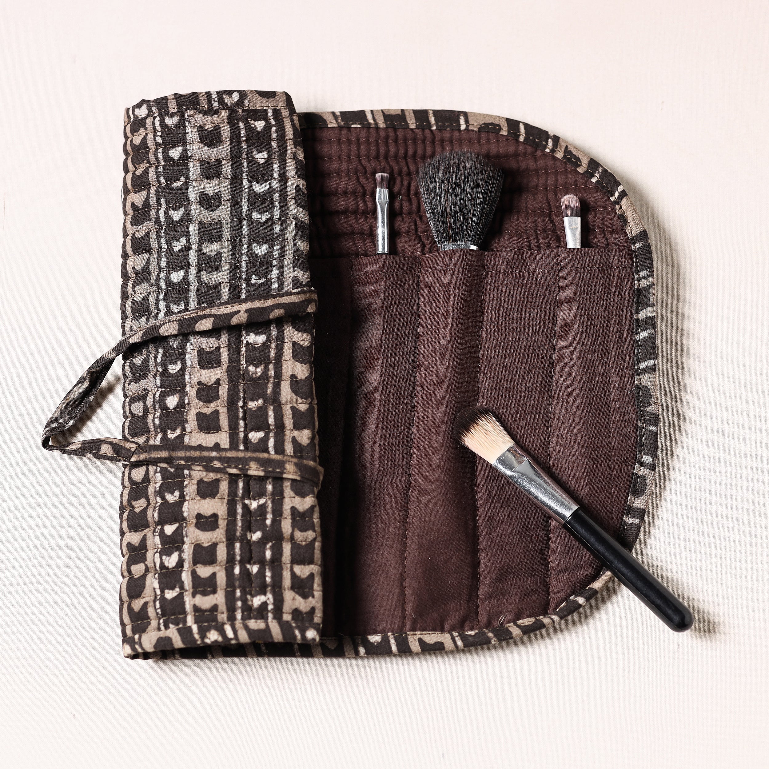NOORI BAZAR Bagru Fabric Multipurpose Segmented Make-up Brush Wrap Pouch/Case
