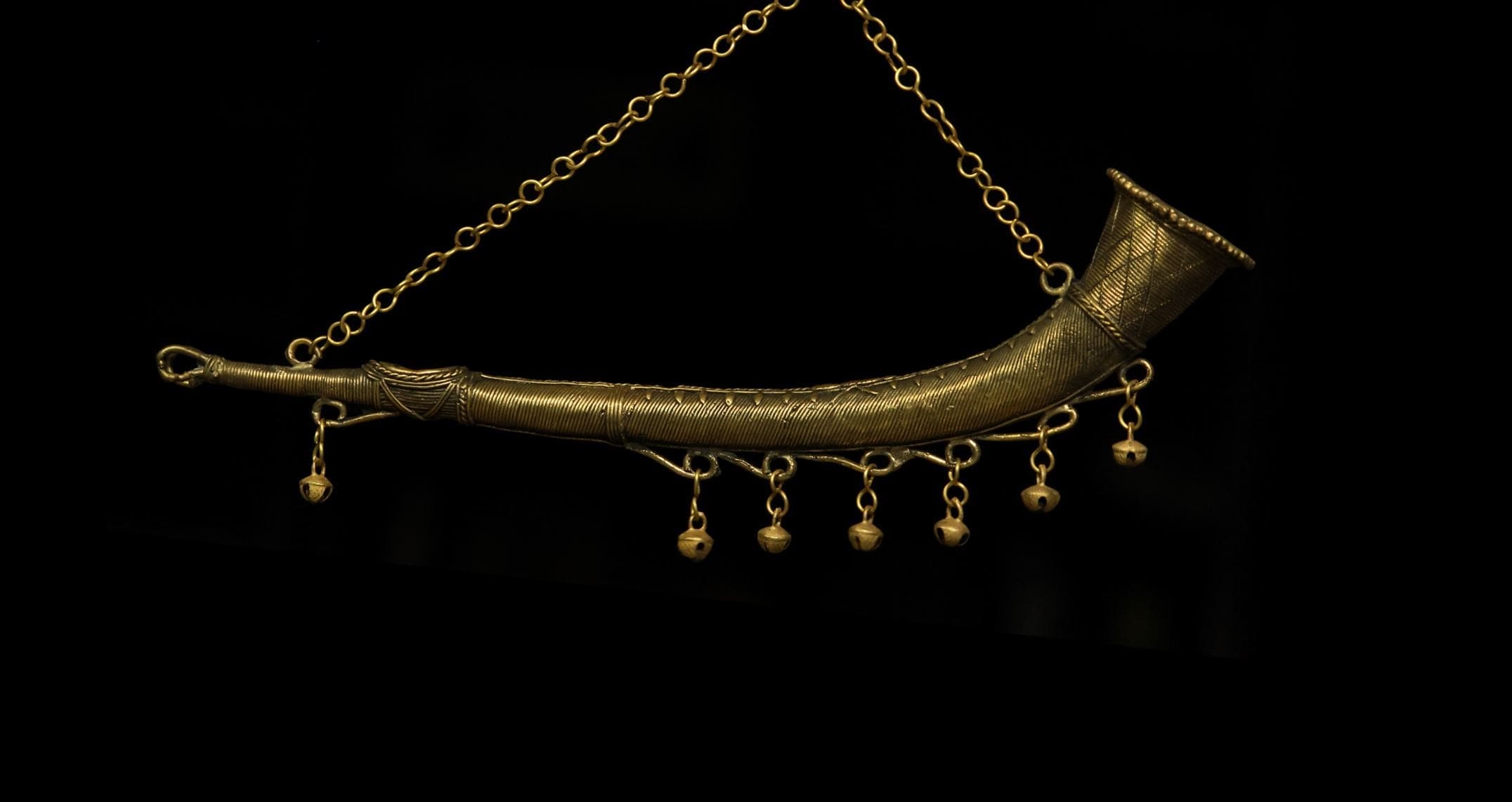 IndianVillèz Handmade Brown Dhokra - Royal Ch-Turi for Decorative