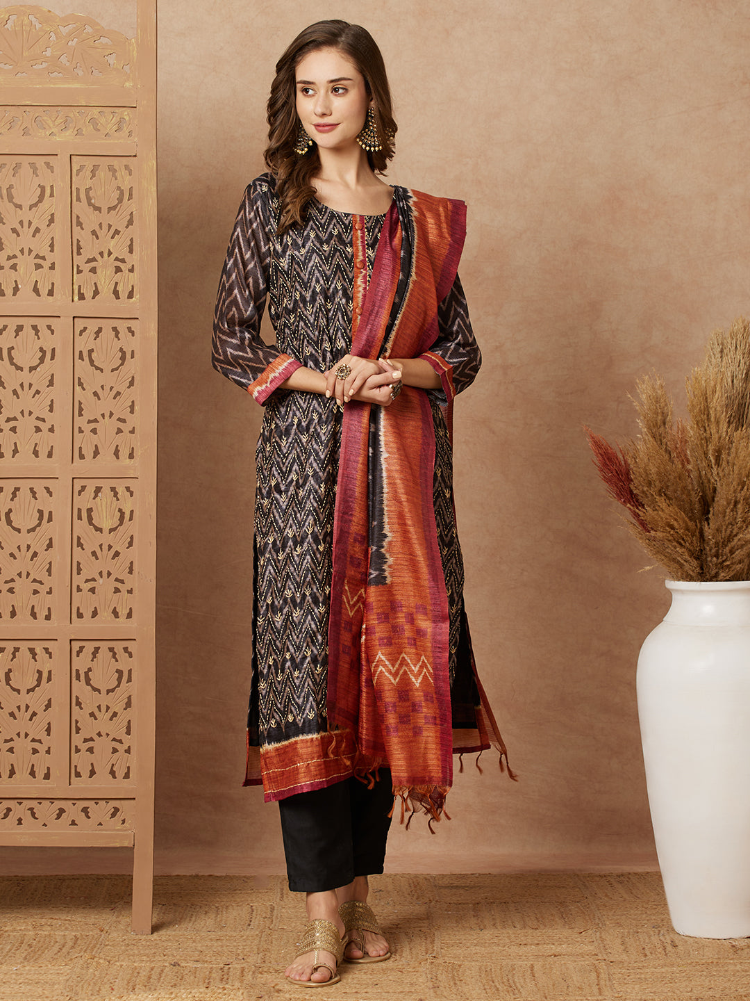 Fashor Ethnic Chevron Printed & Kantha Embroidered Straight Fit Kurta with Pant and Dupatta - Black - view 3
