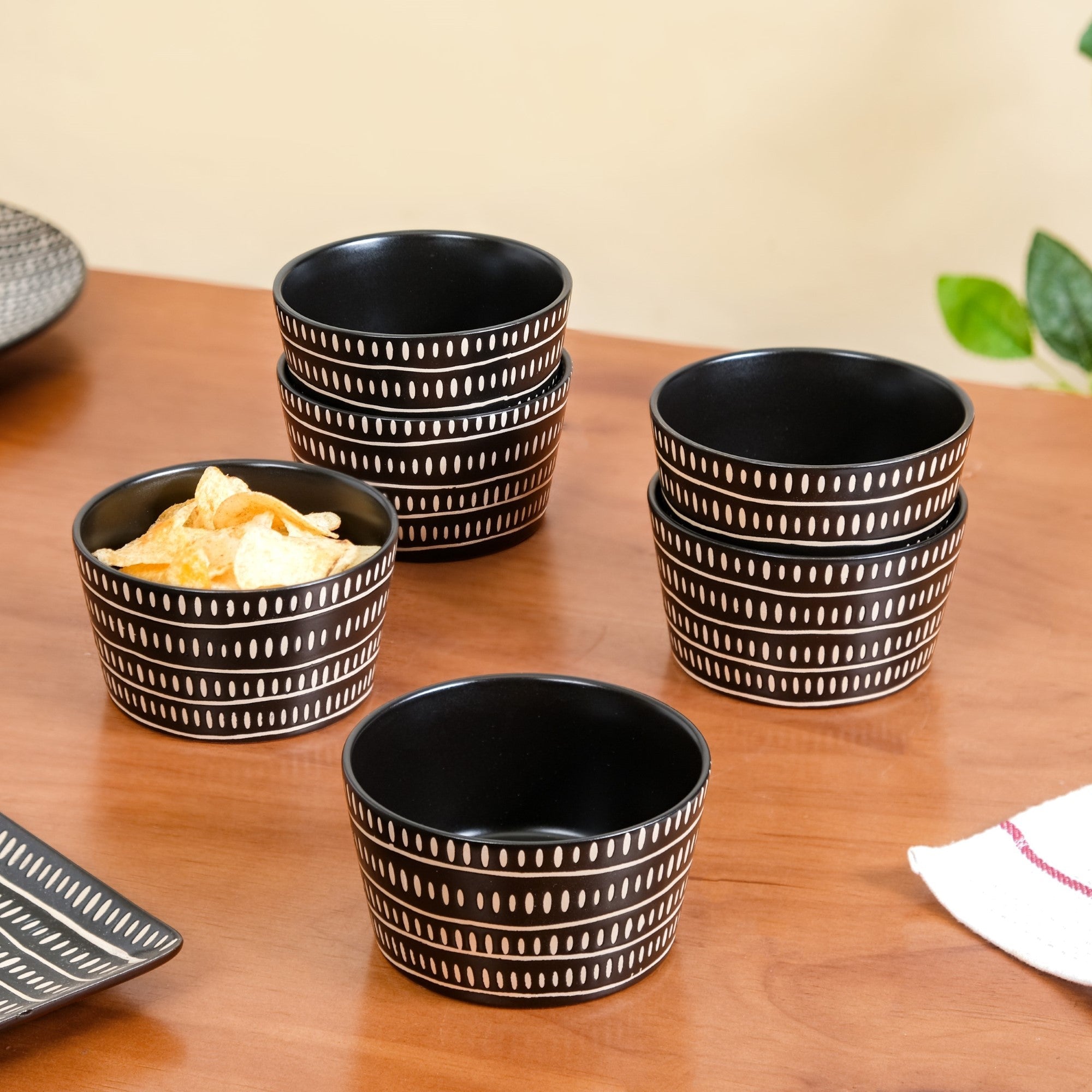 Nestasia Kuro Snack Bowl Set Of 6 400ml
