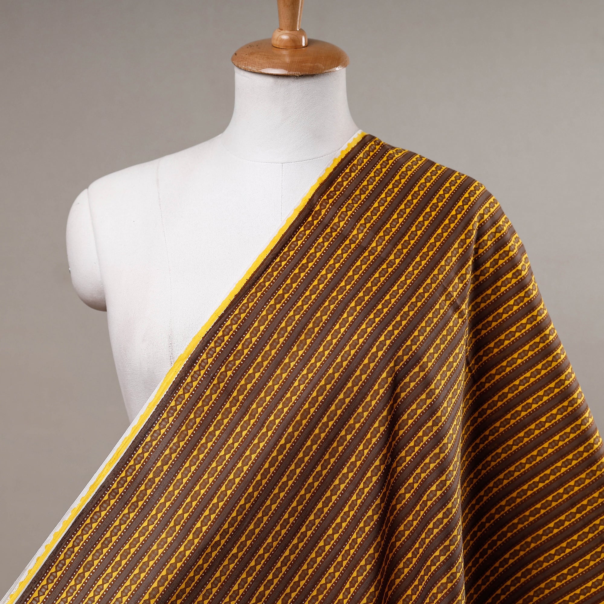 HAVELI CHRONICLES Brown - Chain-Patterned Cotton Jaipur Print Fabric