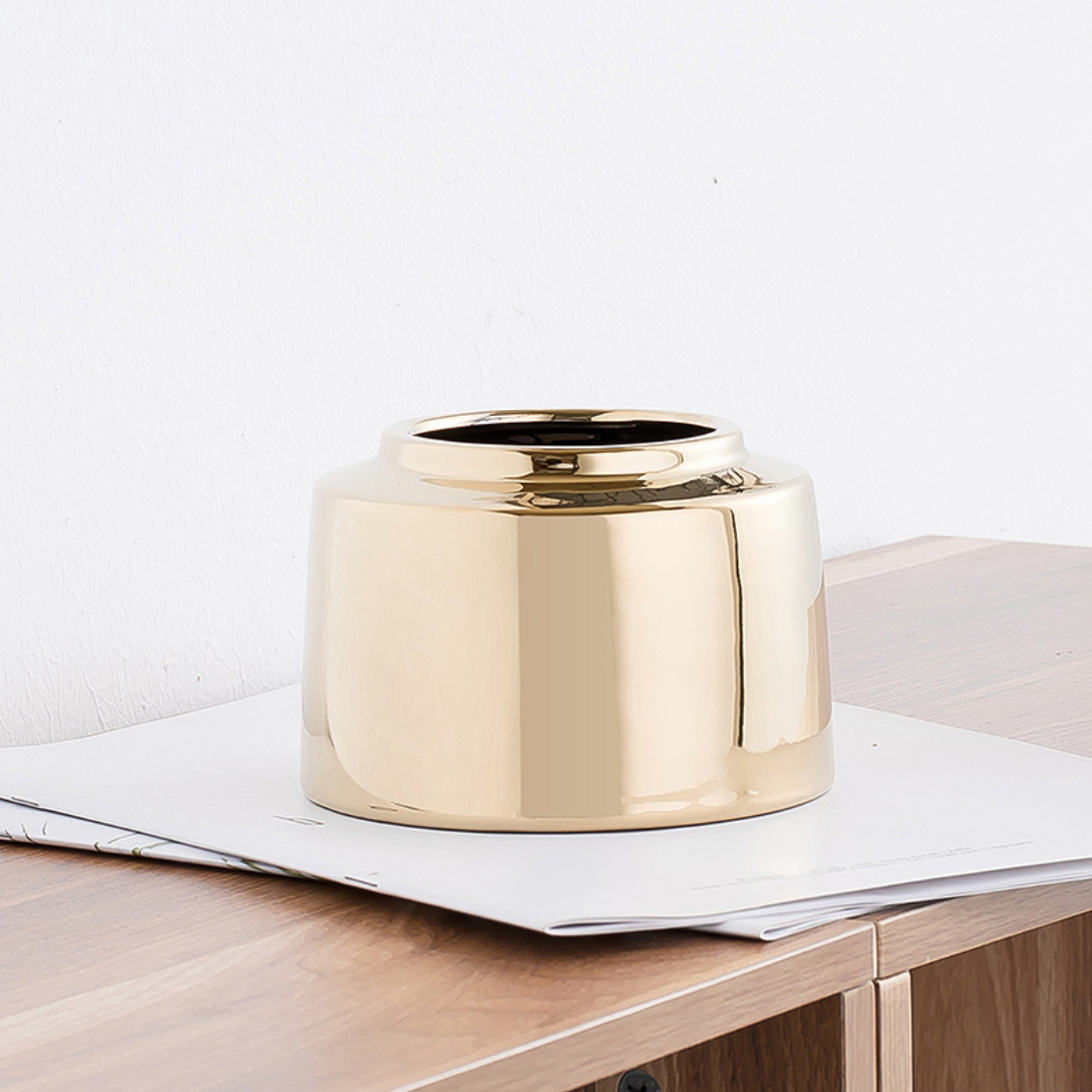 Nestasia Golden Vase