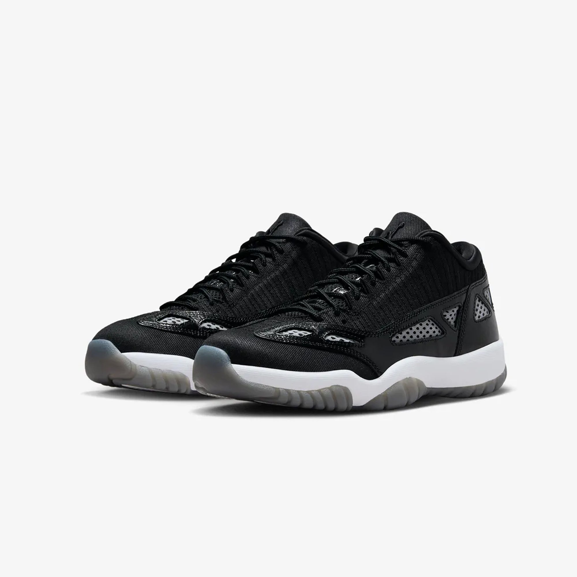 Jordan | AIR JORDAN 11 RETRO LOW IE { BLACK/BLACK-WHITE