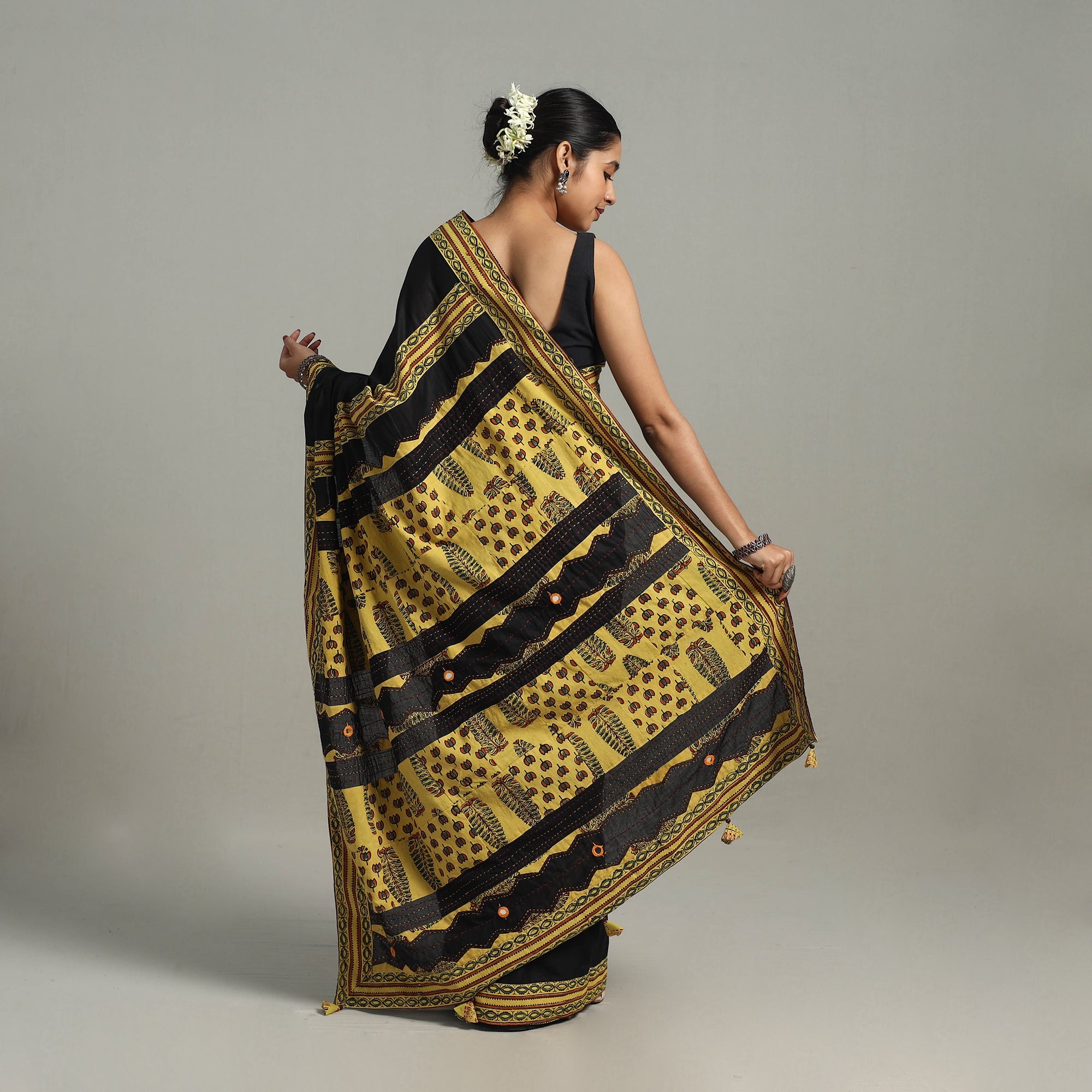 SHADES OF MARUDHARA Black - Applique Patchwork Mul Cotton Tagai Ajrakh Saree 05 - view 2