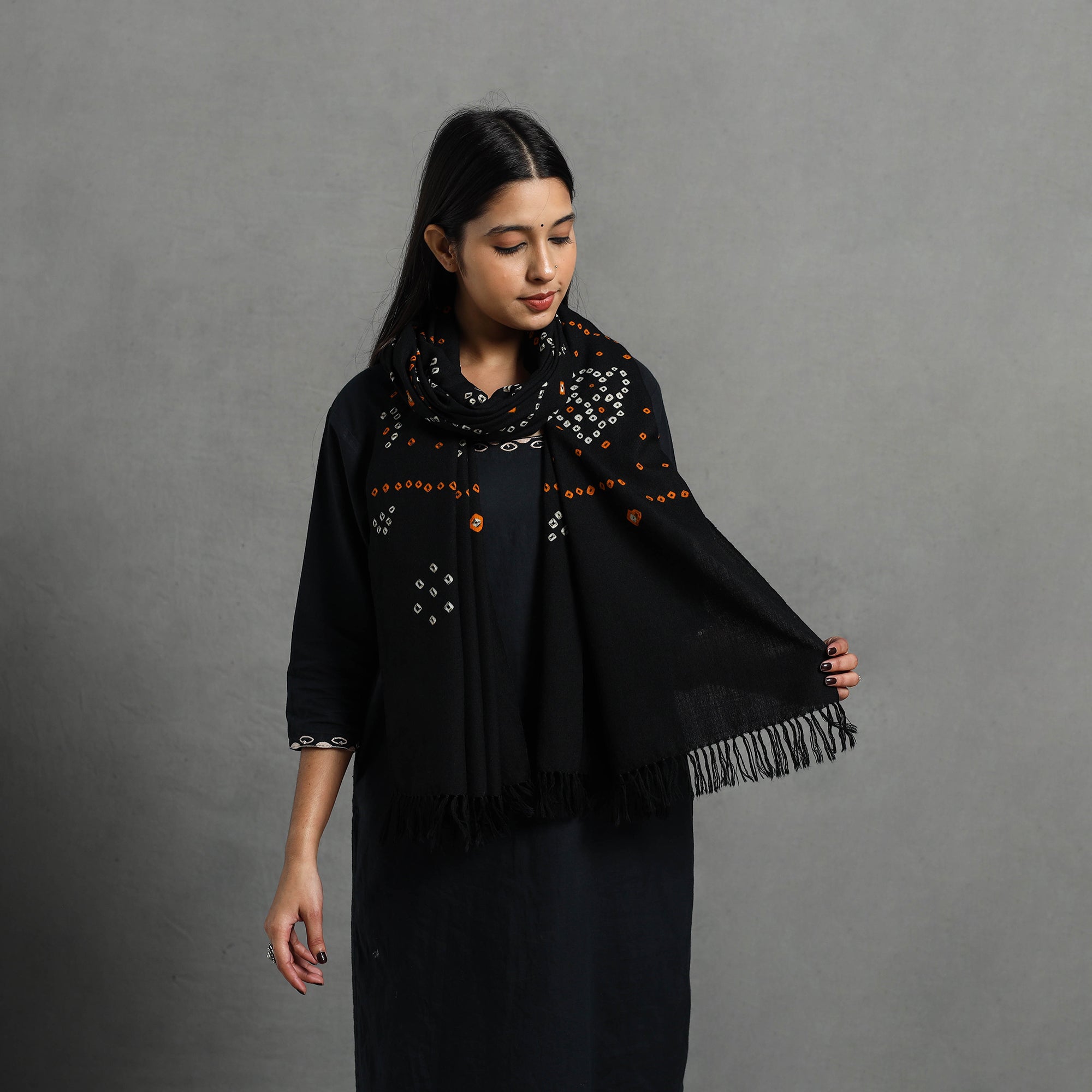 VANKAR BHIMJI KANJI Black - Kutch Handwoven Merino Wool Tie-Dye Bandhani Stole 26 - view 2