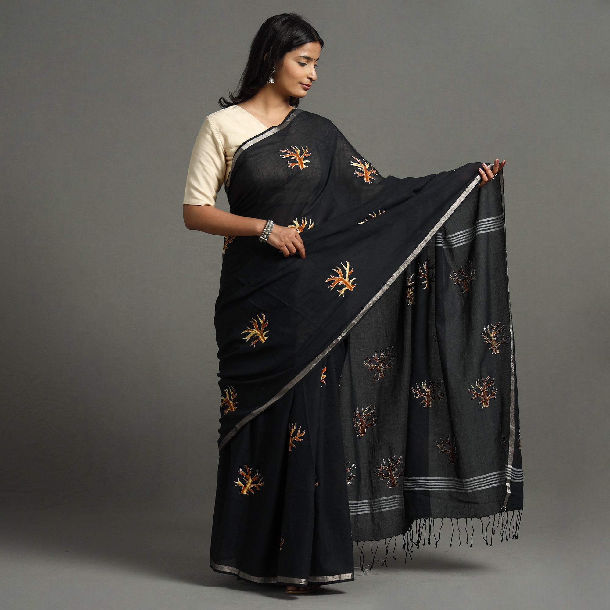 KHUSHBASH - HAPPY LOOM OF EAST Black - Bengal Kantha Embroidery Handloom Cotton Saree - view 2