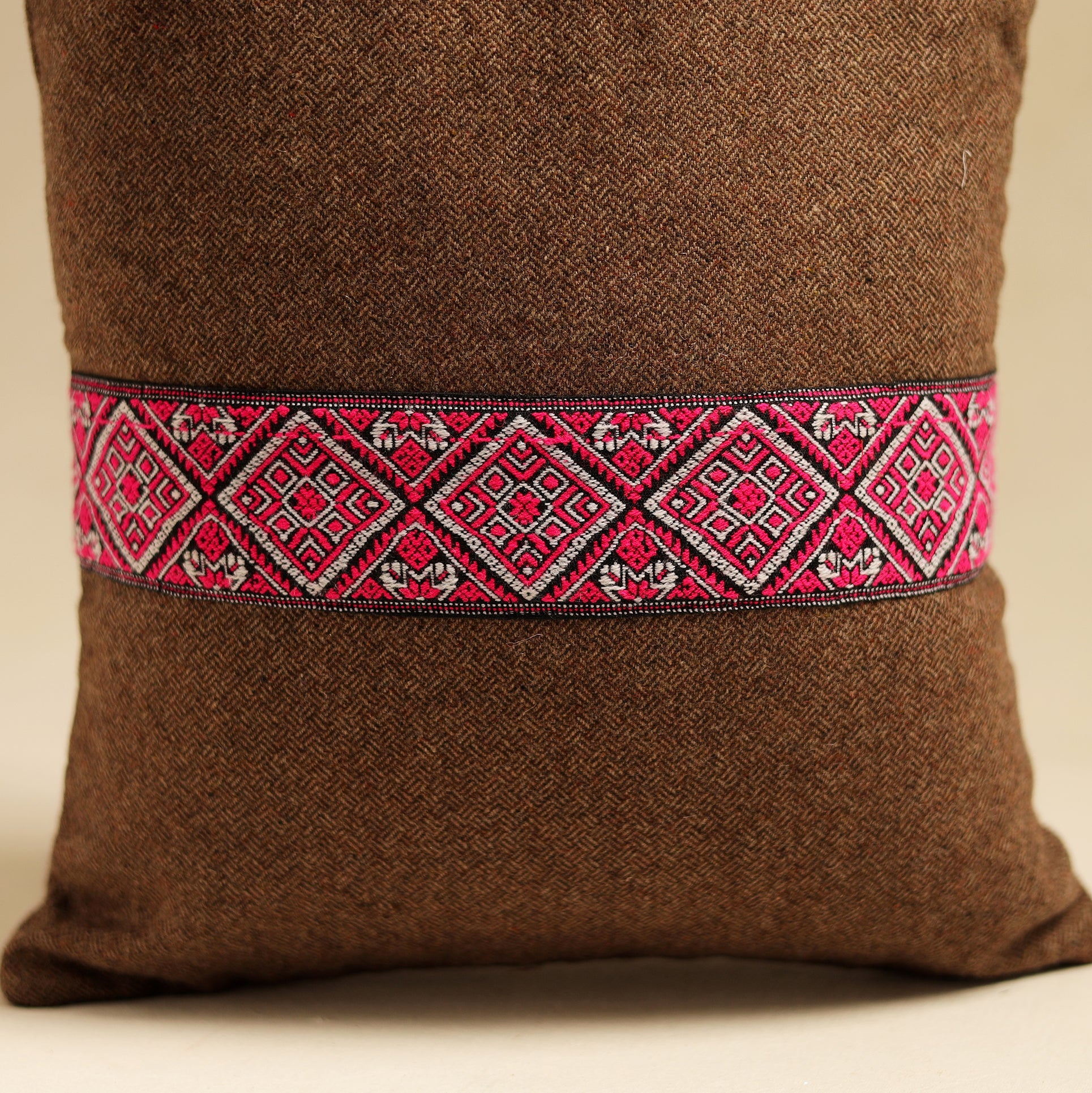 NOORI BAZAR Assam Border Woolen Jhola Bag by Kritenya Manjuri - view 3