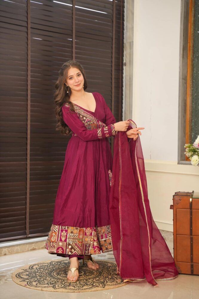 Idaho-o Eeswari silk heavy suit set - view 3