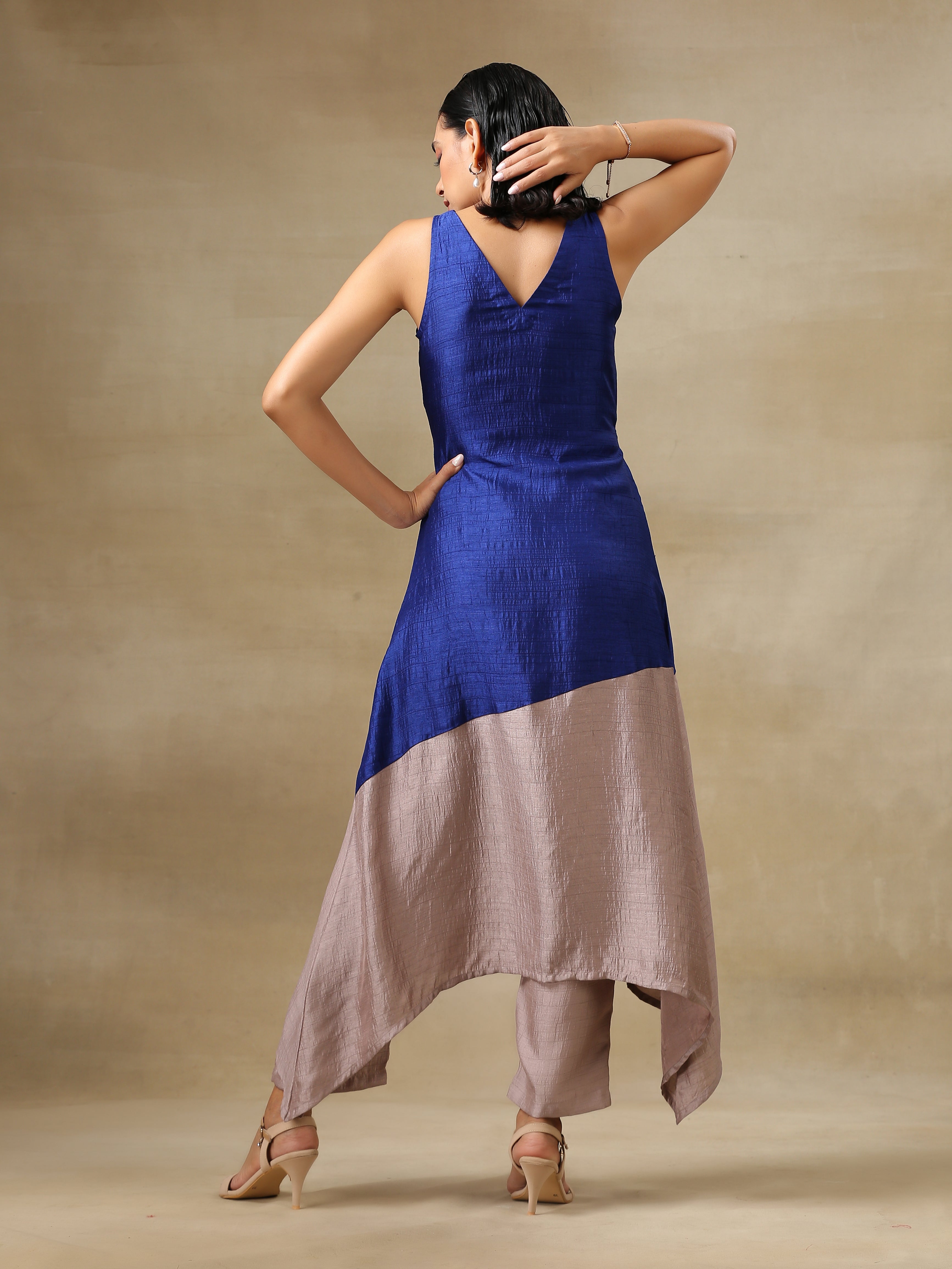 Blue and Grey Textured Silk Sleeveless Round Hemline Kurta Pant Set | Relove - view 5