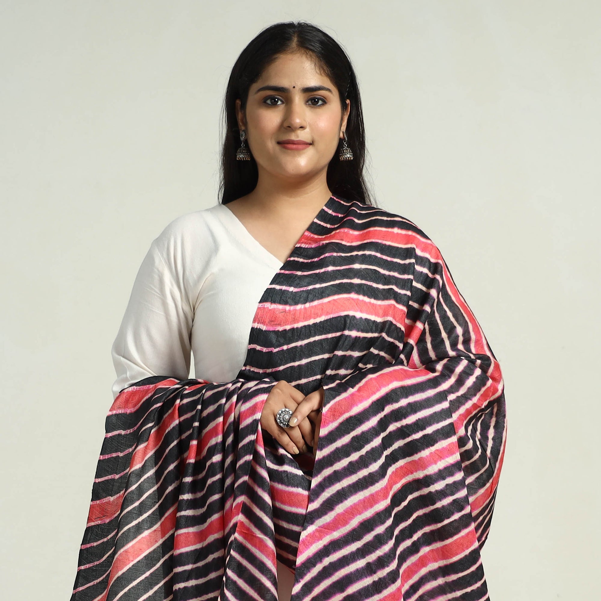 LEHARIYA BY BADSHAH MIYAN Black - Traditional Tie & Dye Tussar Silk Leheriya Dupatta 07 - view 3