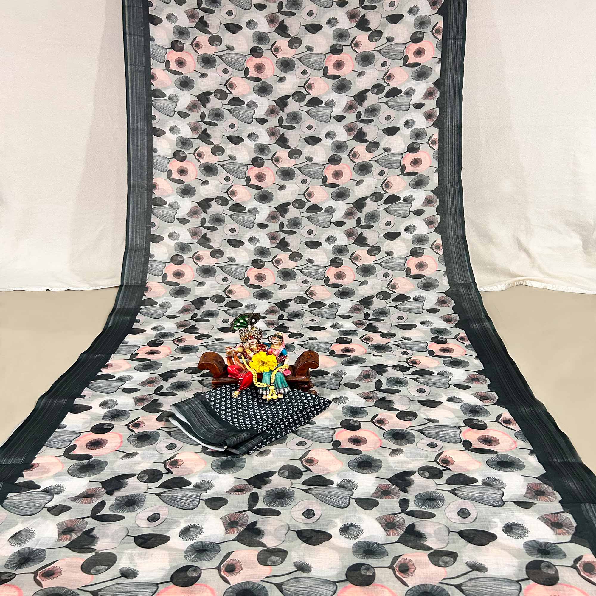 Peachmode Multicolor Floral Digital Printed Linen Saree