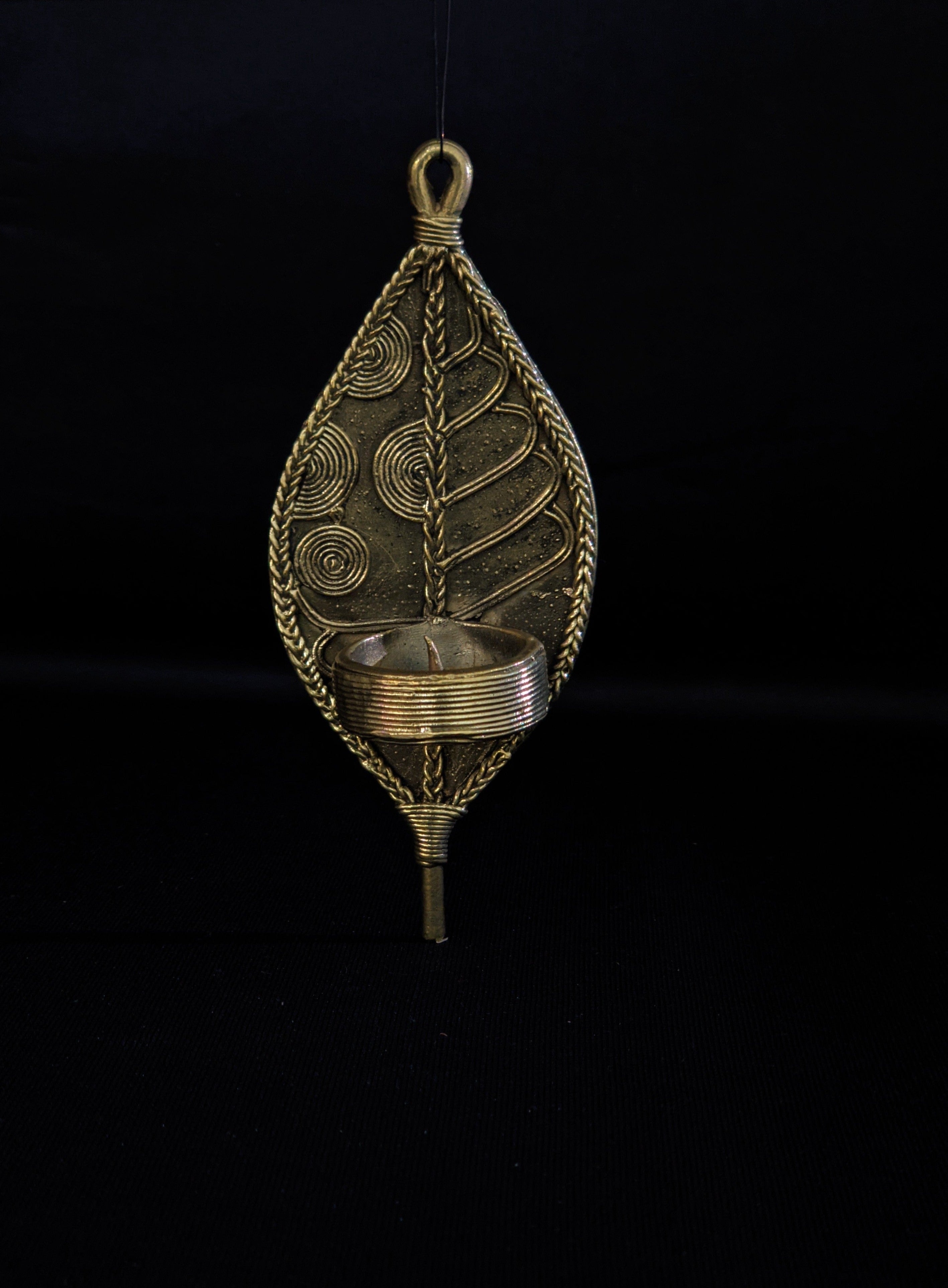 IndianVillèz Handmade Dhokra Leaf Candle Stand