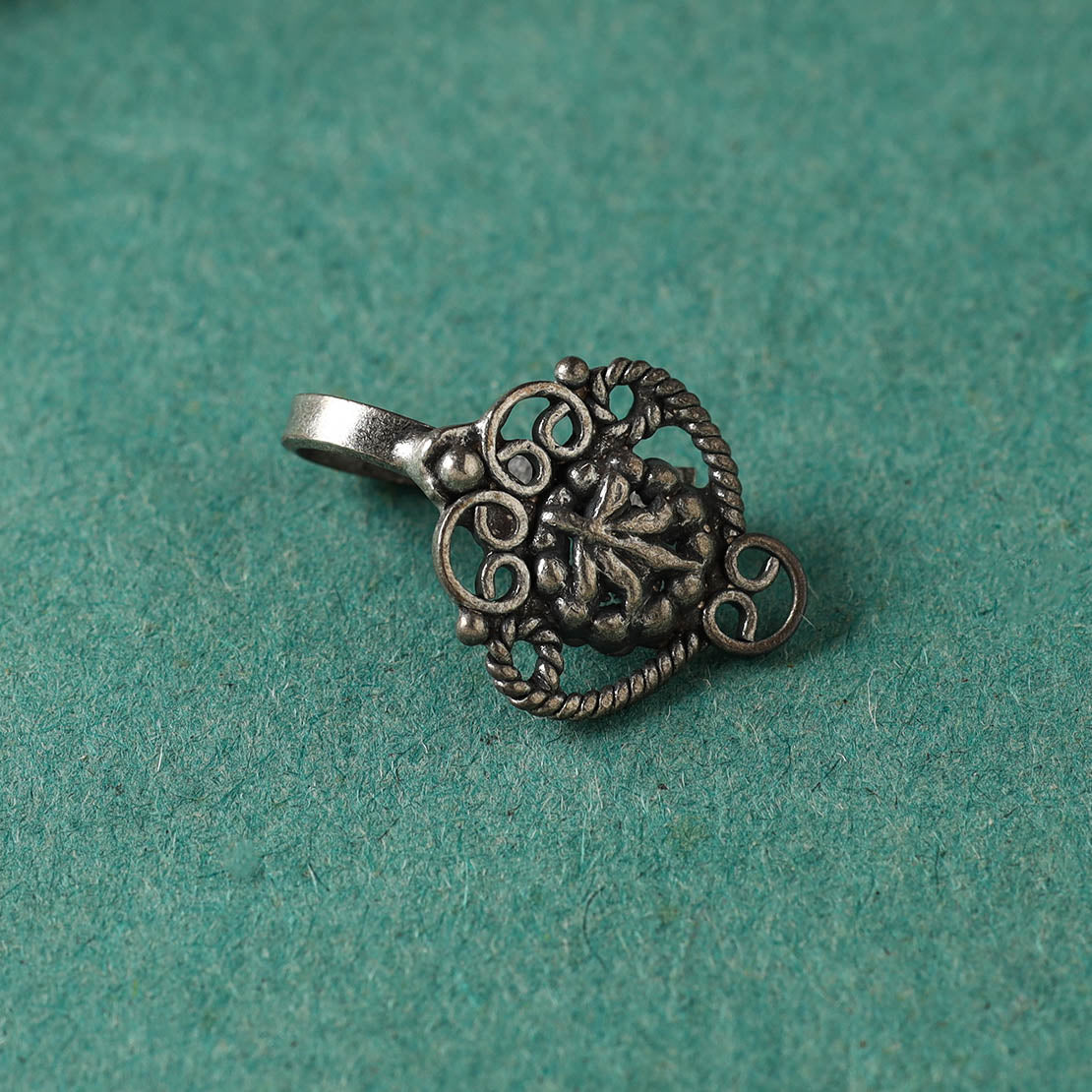 HAVELI CHRONICLES Antique Padma Sterling Silver Nosepin - view 2
