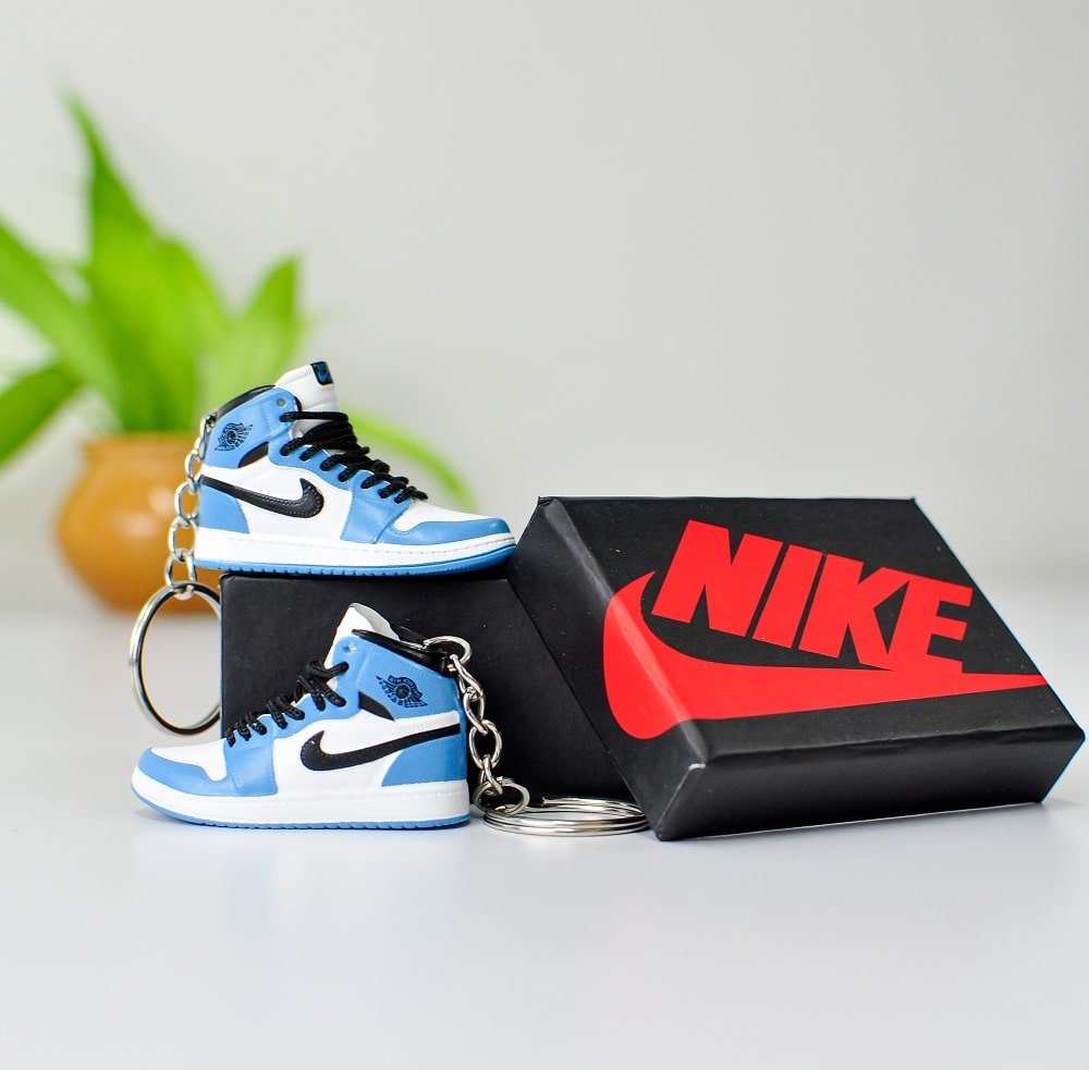 Kicks Machine 3D Sneaker Keychain With Box - AJ1 UNC