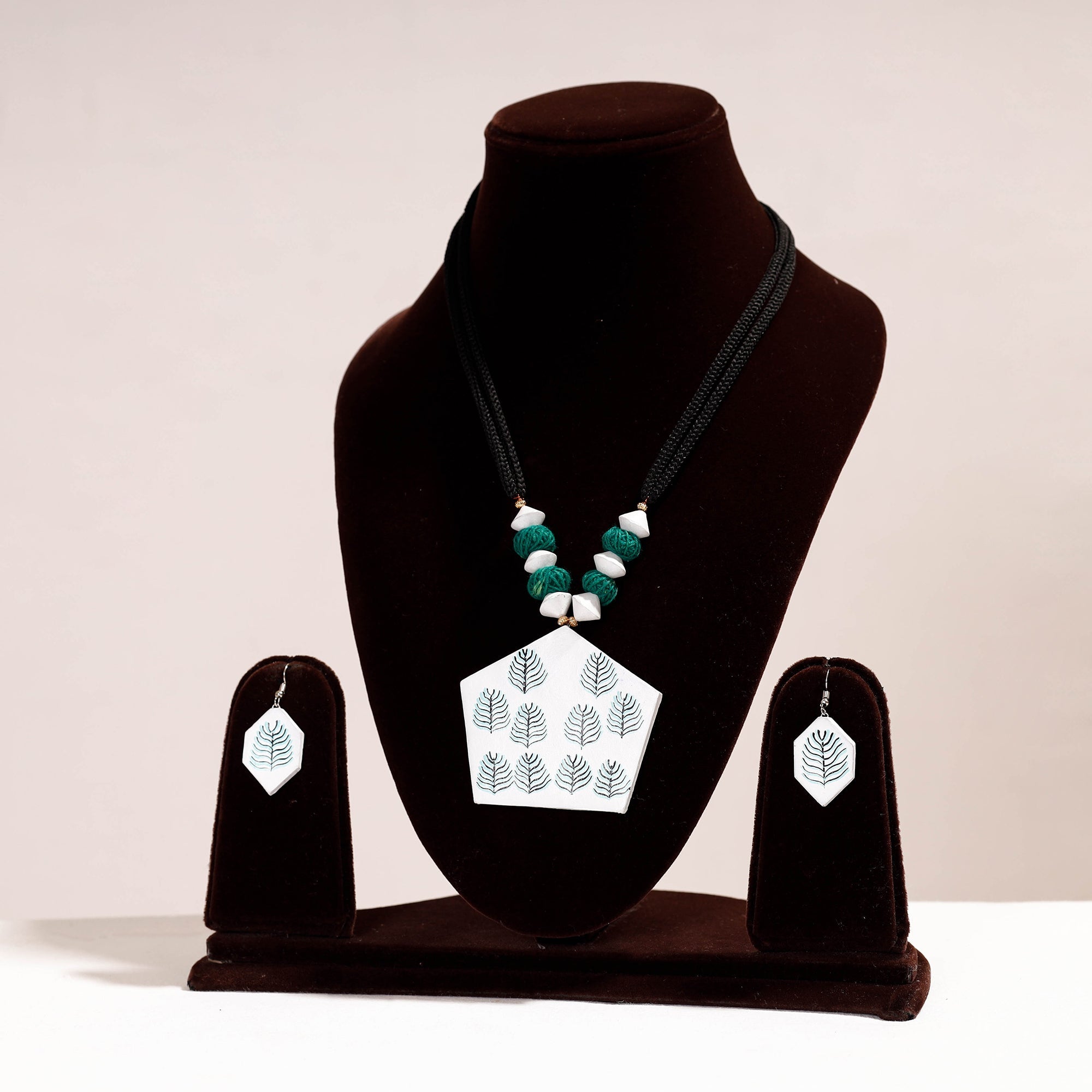KHUSHBASH - HAPPY LOOM OF EAST Bishnupur Handpainted Terracotta Necklace Set