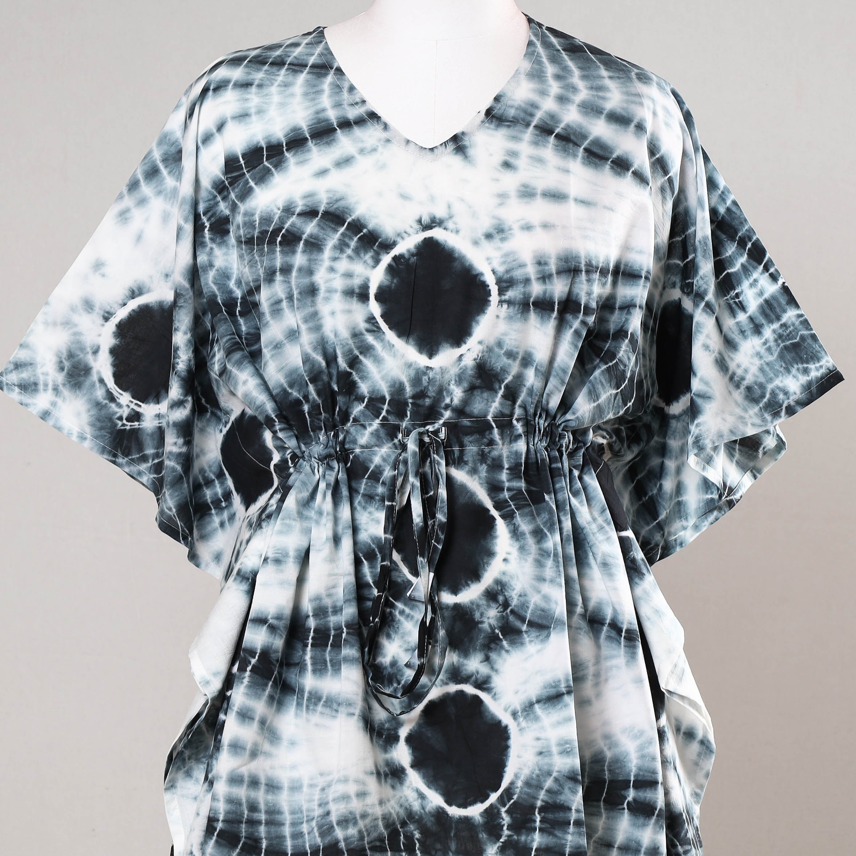 HAVELI CHRONICLES Black - Shibori Tie-Dye Cotton Kaftan with Tie-Up Waist (Short) - view 2