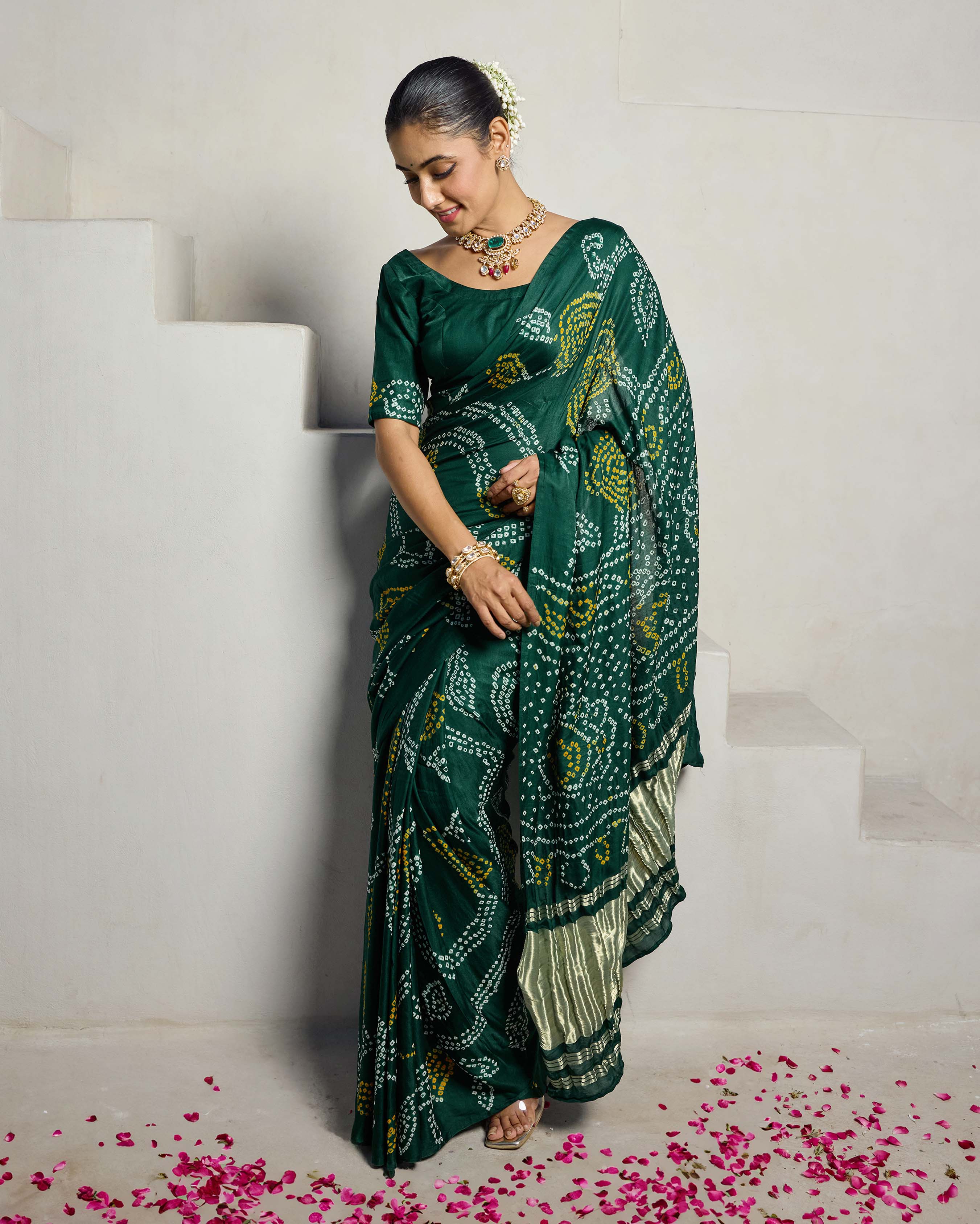Aachho Elegance Bliss Green Silk Bandhani Saree - view 2