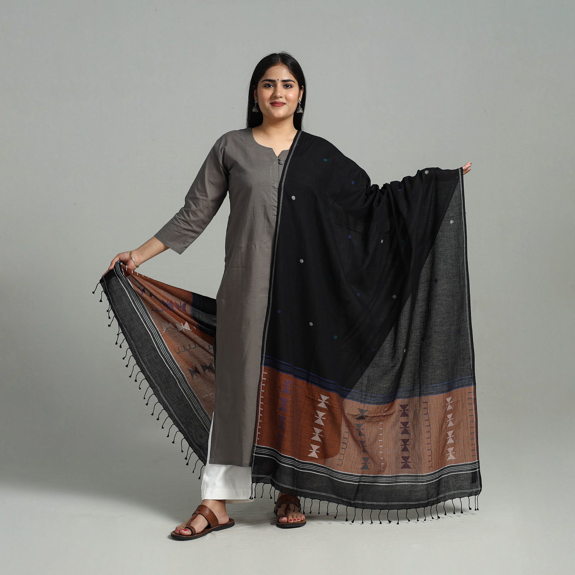 KHUSHBASH - HAPPY LOOM OF EAST Black - Handloom Cotton Burdwan Jamdani Dupatta 04 - view 2