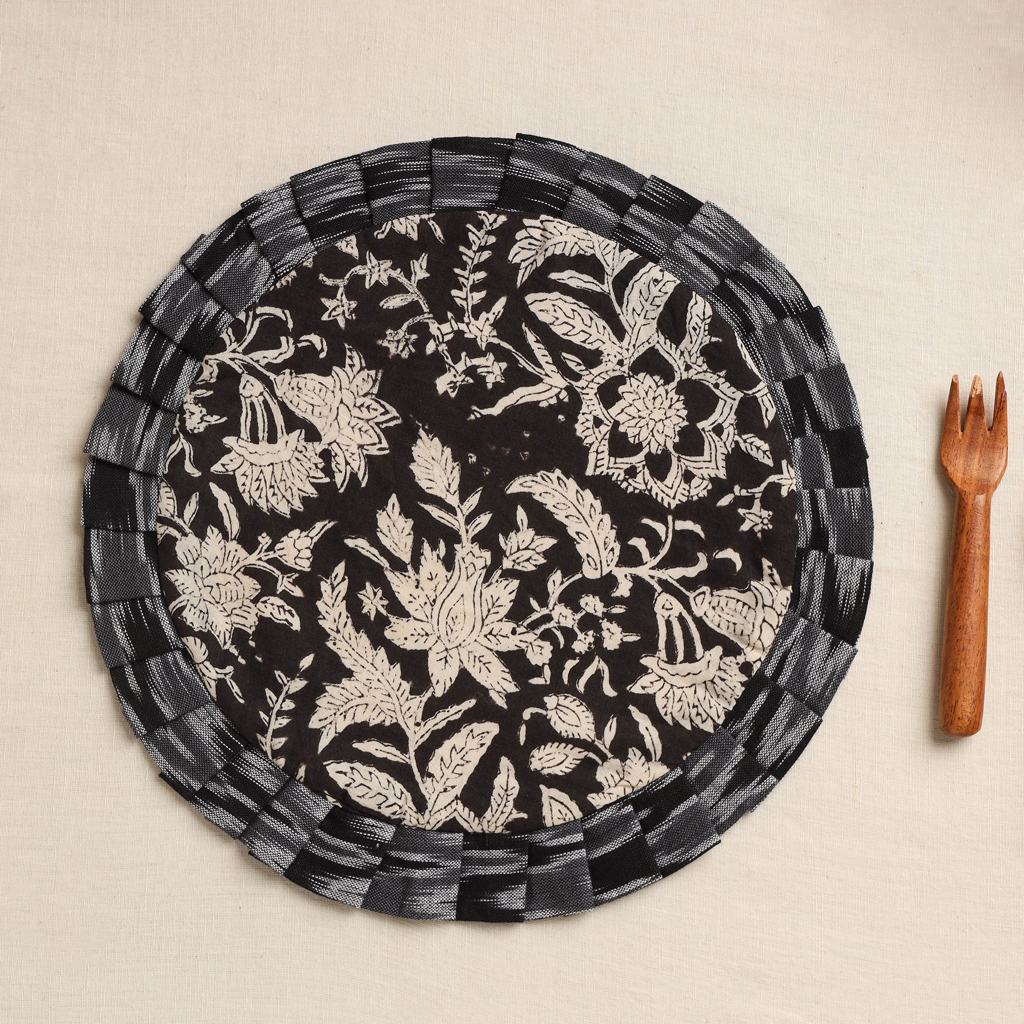 NOORI BAZAR Black - Handcrafted Cotton Round Pot Holder 03 - view 2