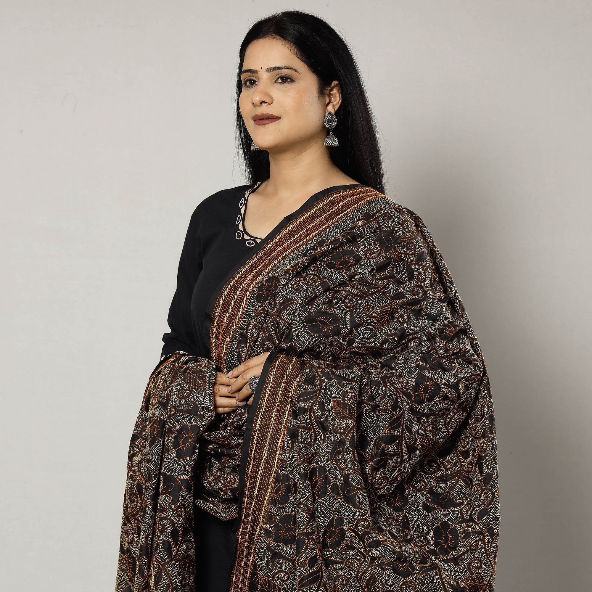 KHUSHBASH - HAPPY LOOM OF EAST Black - Bengal Nakshi Kantha Embroidery Tussar Silk Handloom Dupatta - view 2