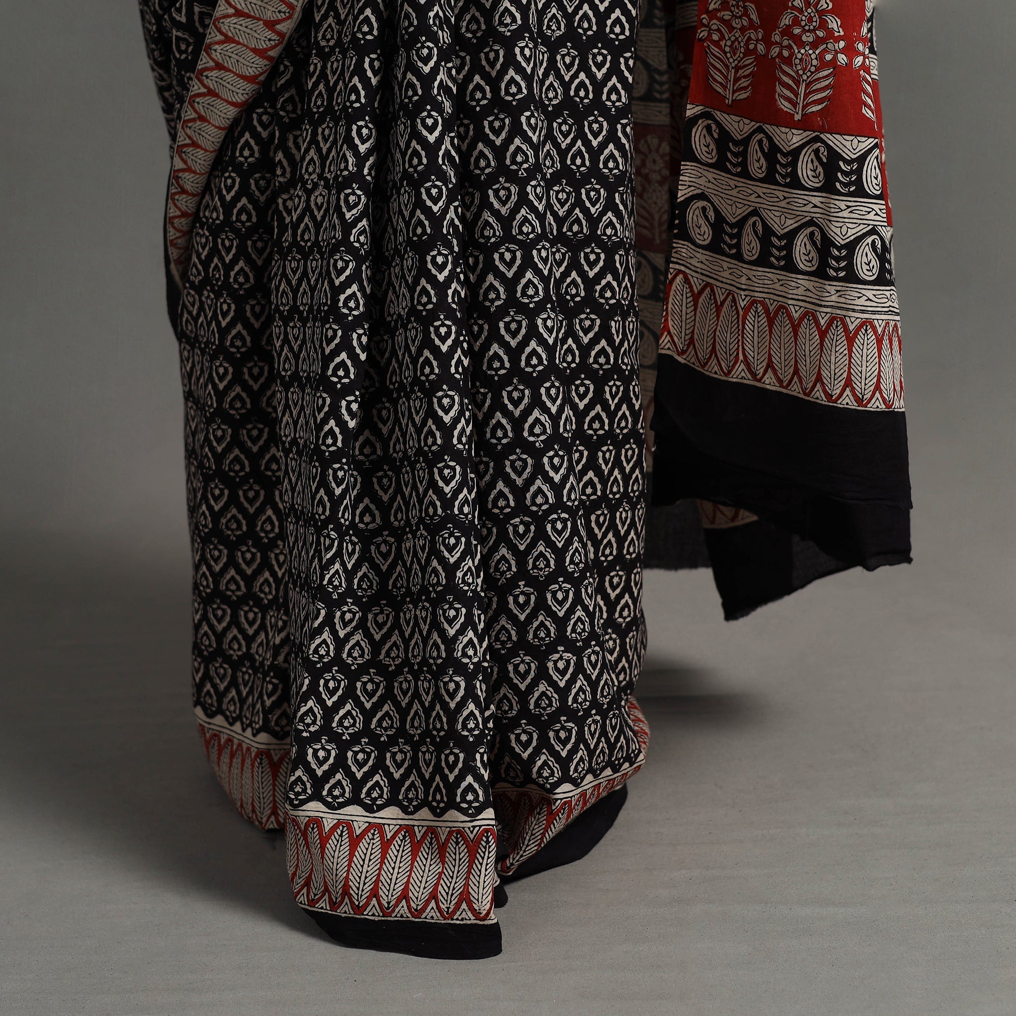 ITOKRI CRAFTS INITIATIVE Black - Natural Dyed Block Print Cotton Bagru Saree 17 - view 6