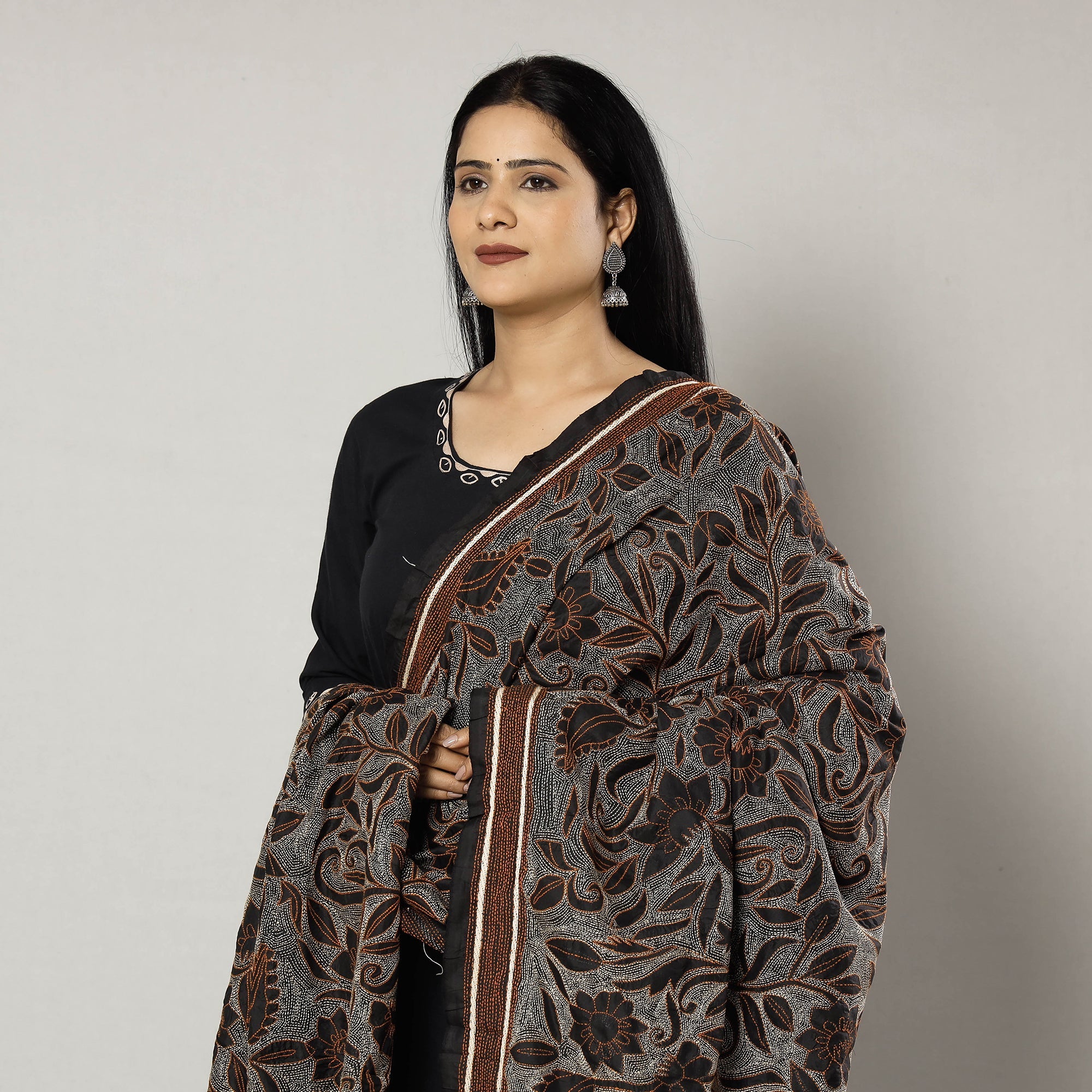 KHUSHBASH - HAPPY LOOM OF EAST Black - Bengal Nakshi Kantha Embroidery Tussar Silk Handloom Dupatta - view 2