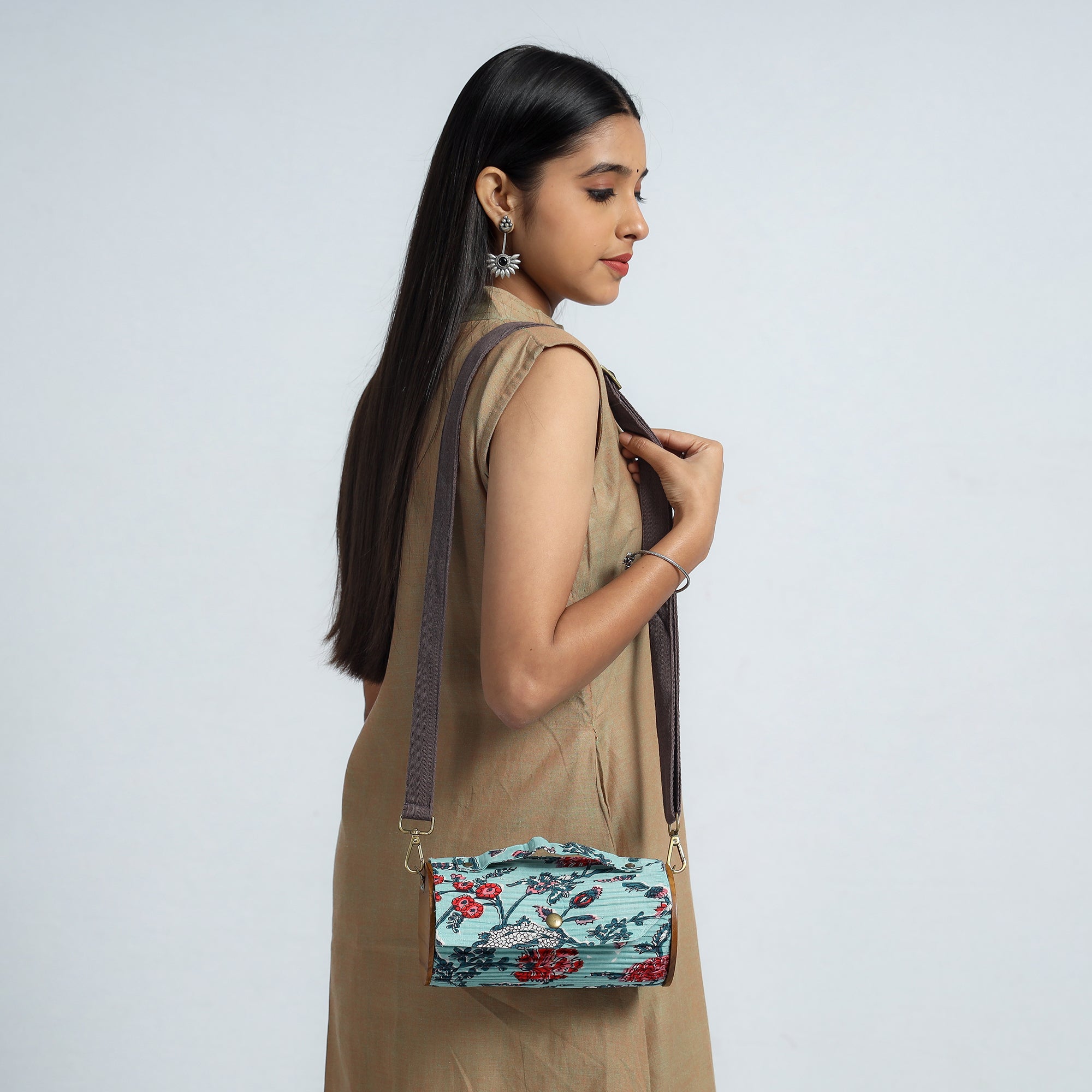 LUKKA CHUPPI Blue - DIY Round Sling Bag / Clutch With Changeable Sleeve