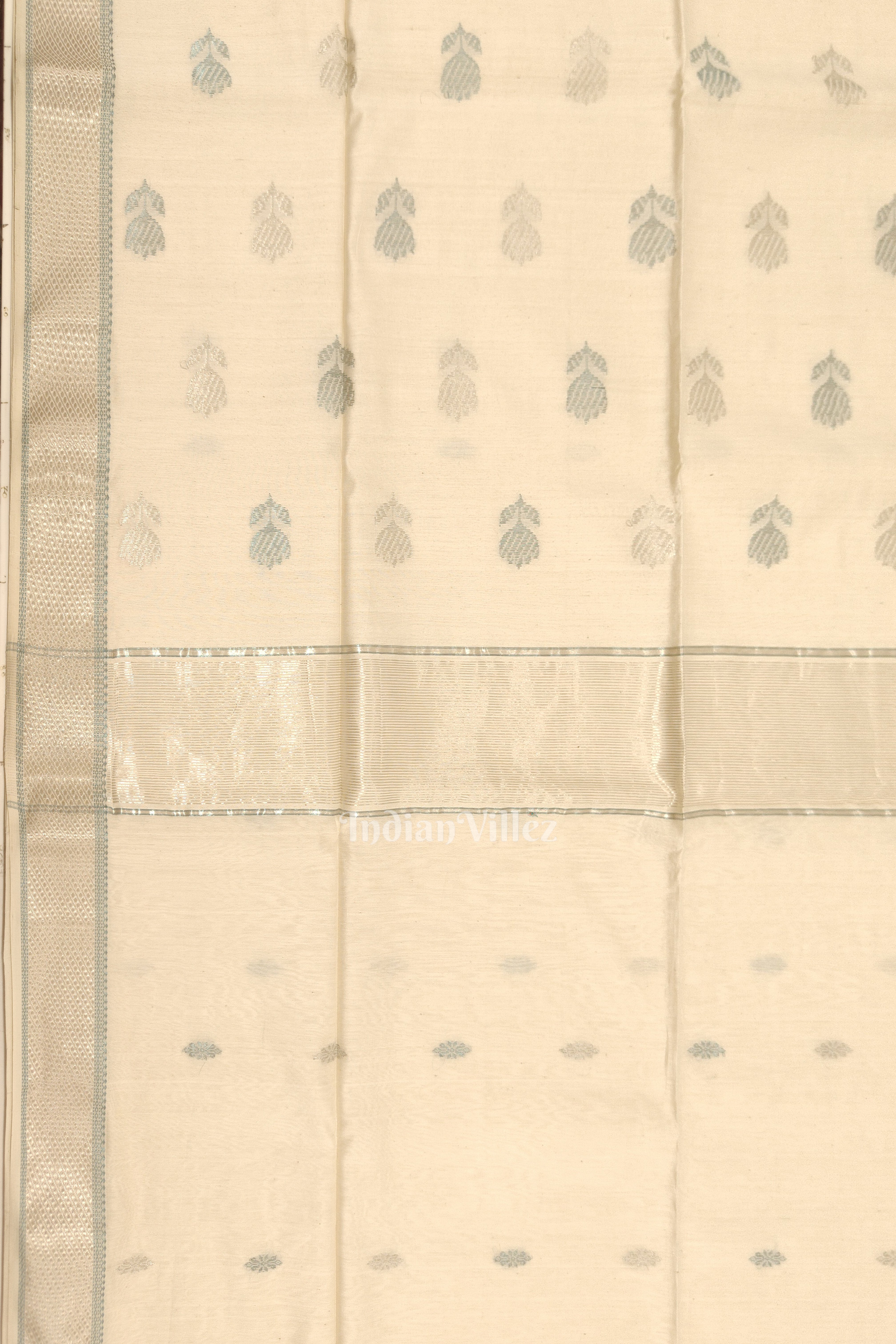 IndianVillèz White Pure Silk Cotton Maheshwari Saree - view 3