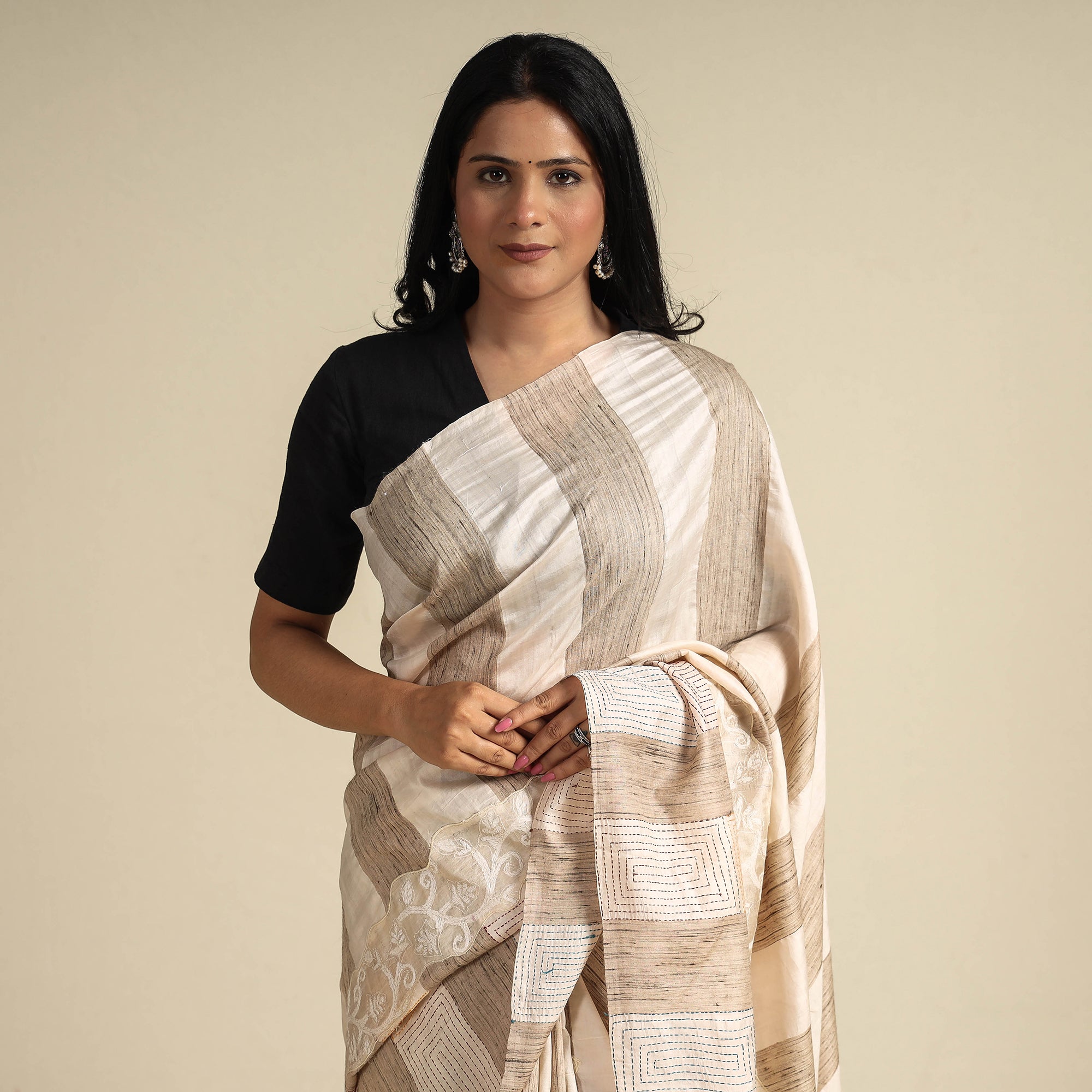 KHUSHBASH - HAPPY LOOM OF EAST Beige - Bengal Kantha Hand Embroidery Handloom Katan Silk Saree 28 - view 4